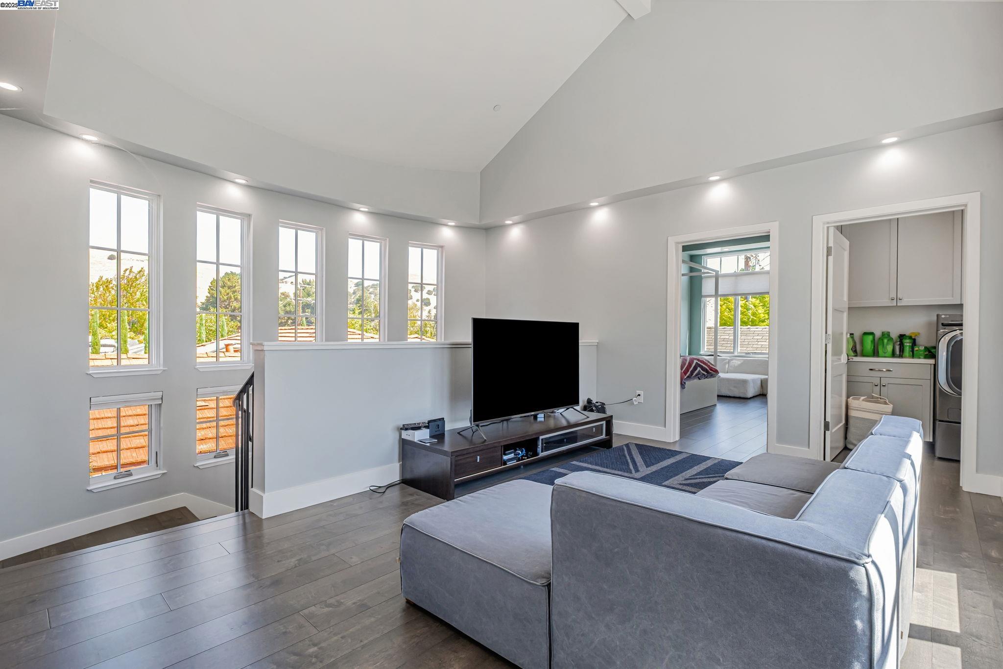 375 Hillview Dr