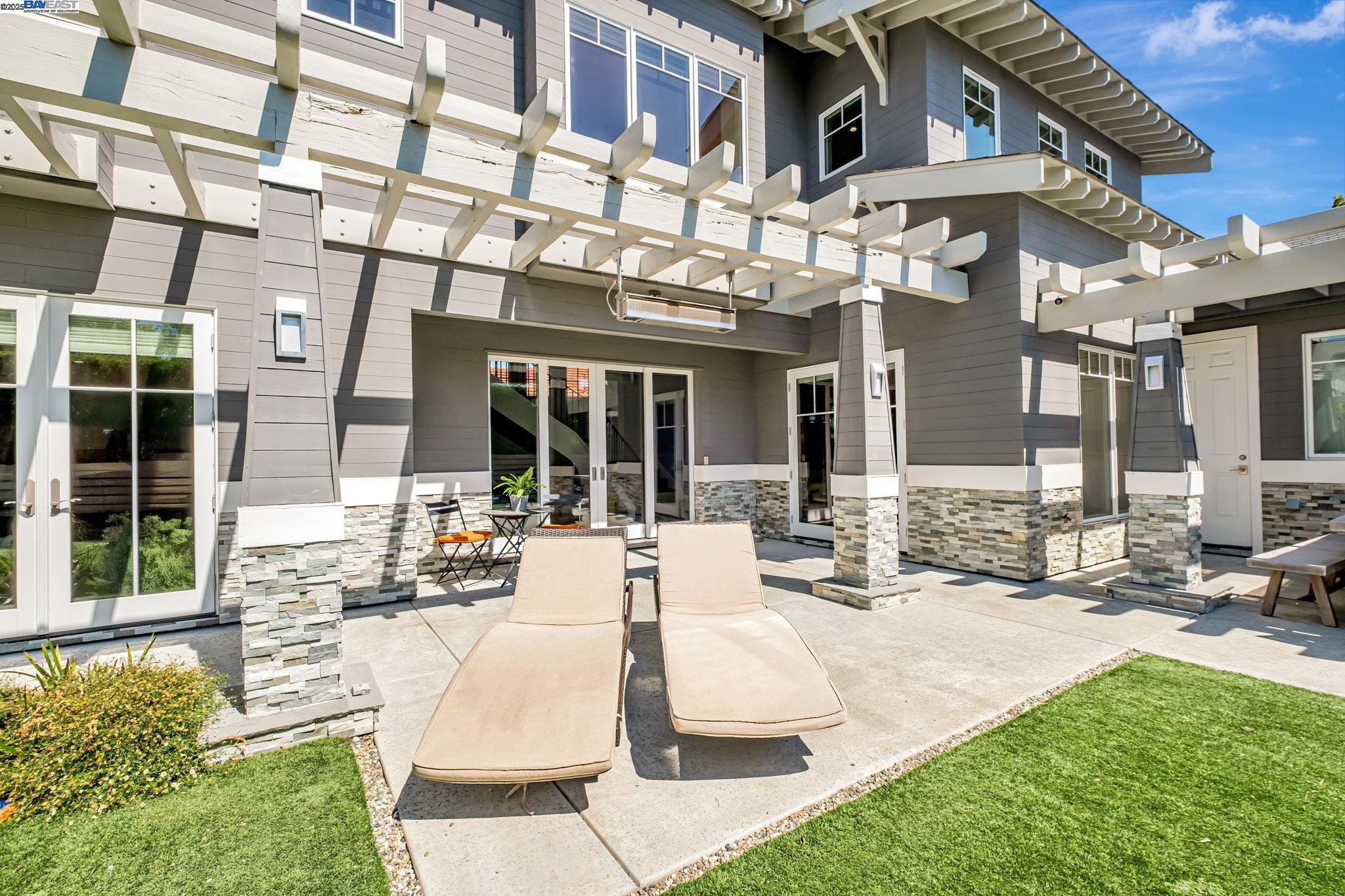 375 Hillview Dr