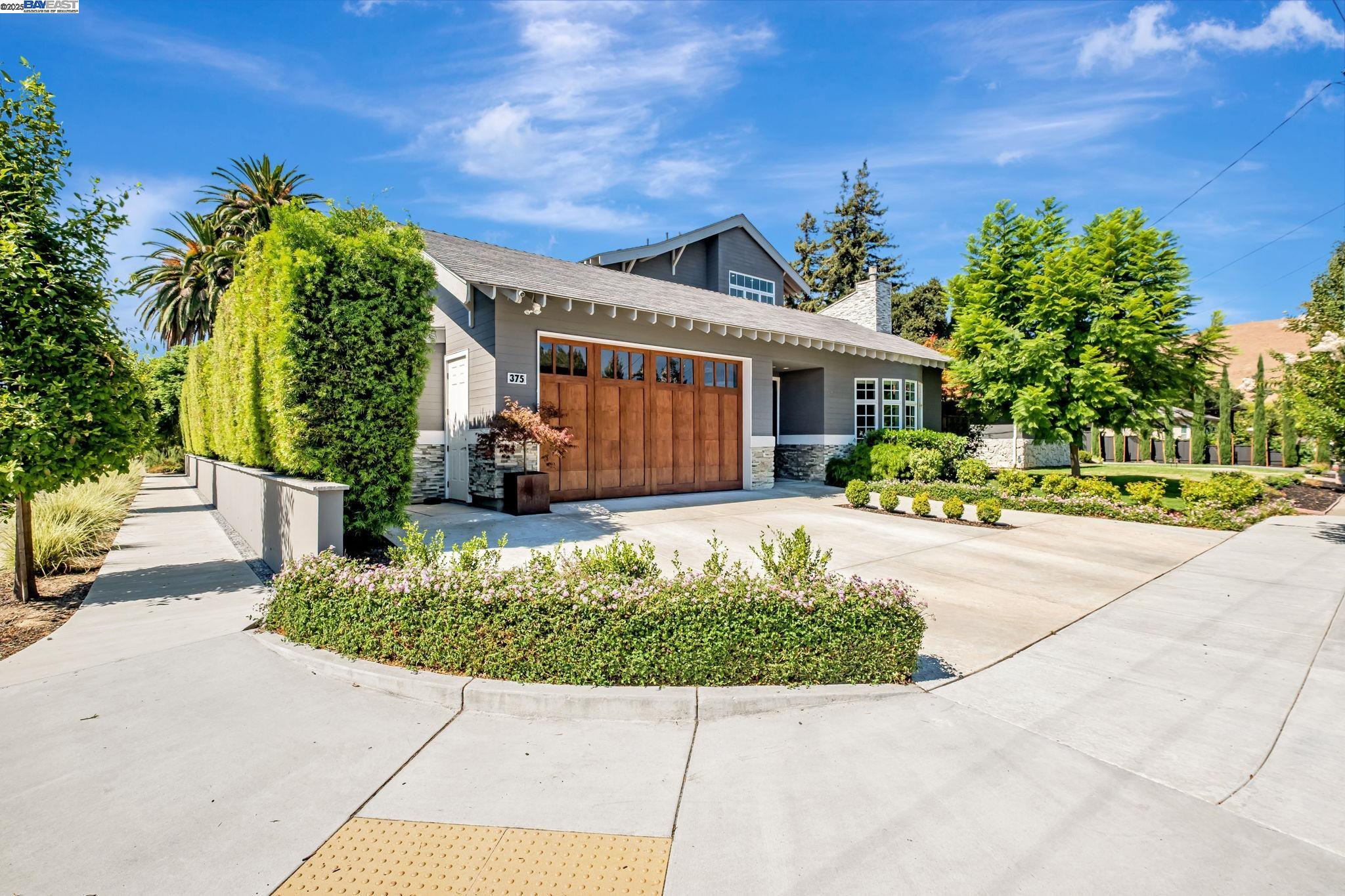375 Hillview Dr