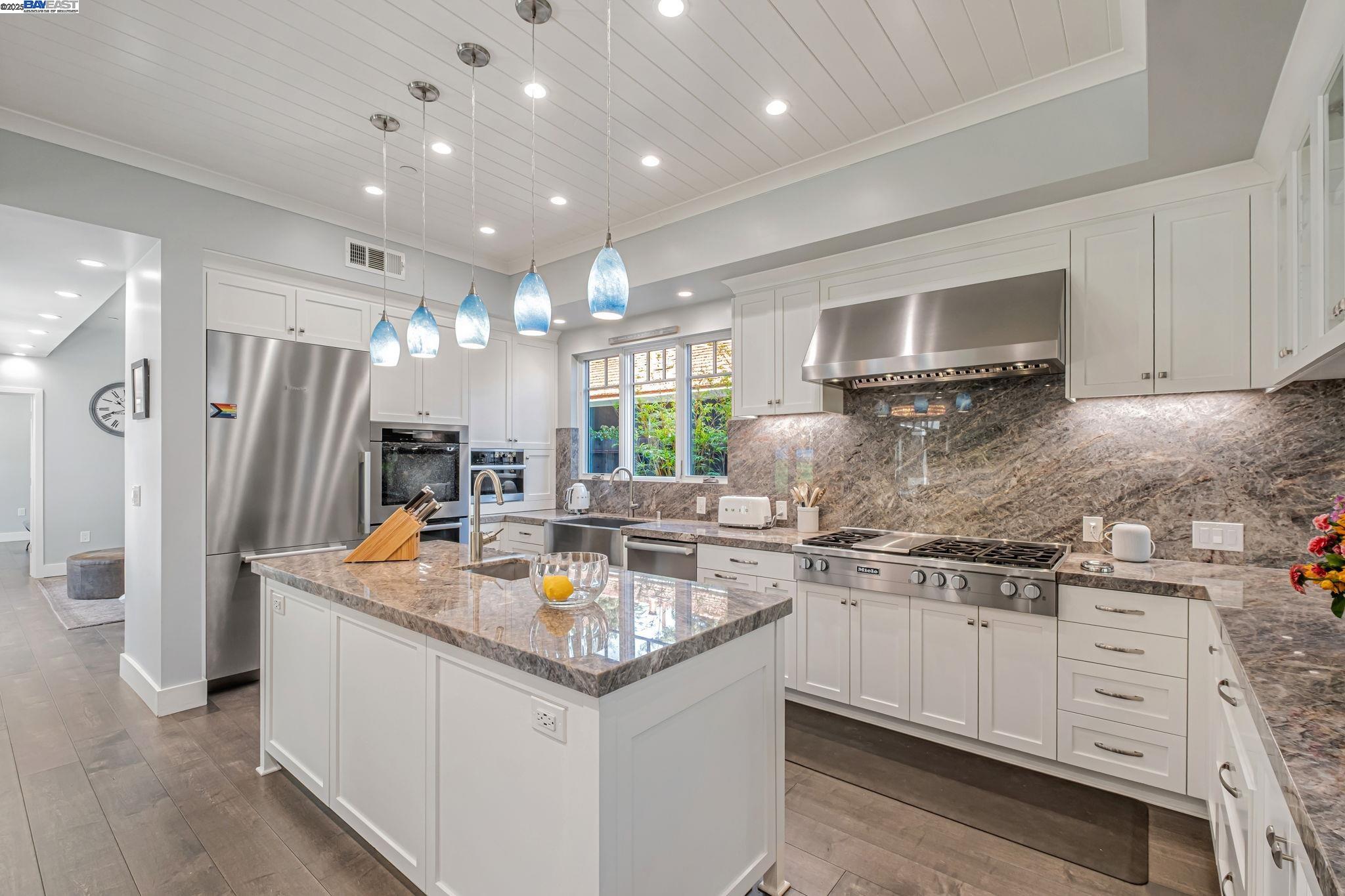 375 Hillview Dr