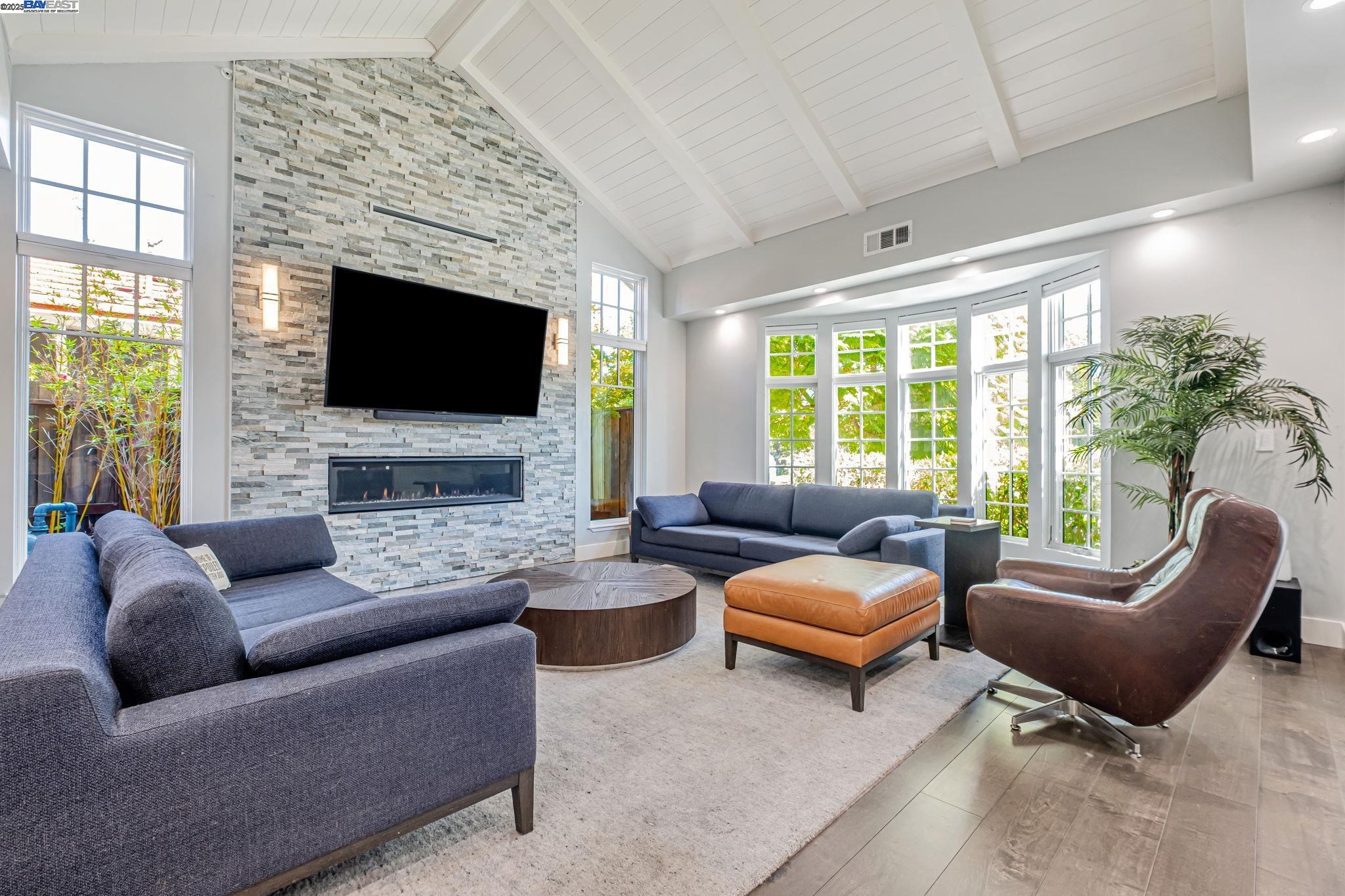 375 Hillview Dr