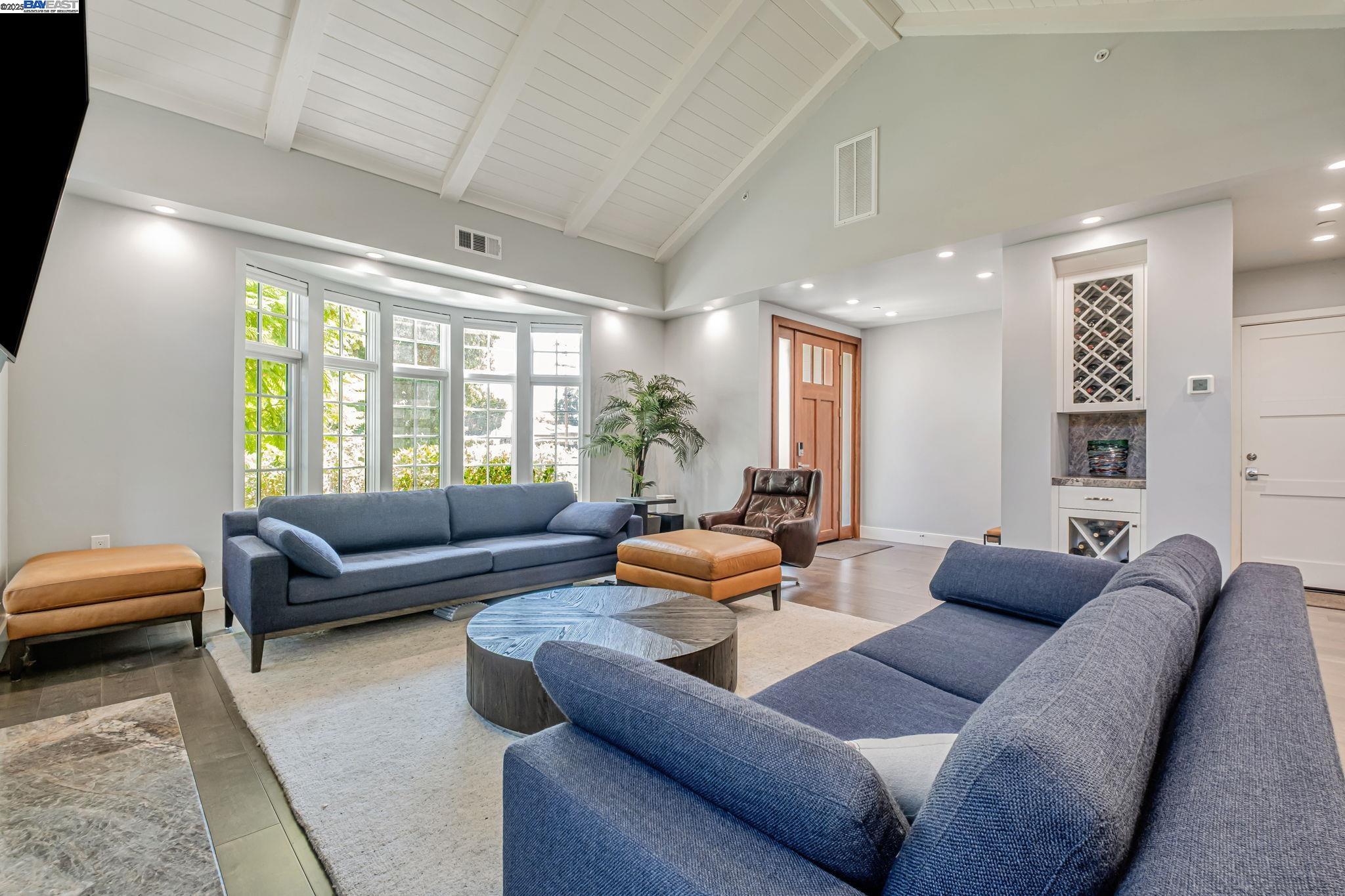 375 Hillview Dr