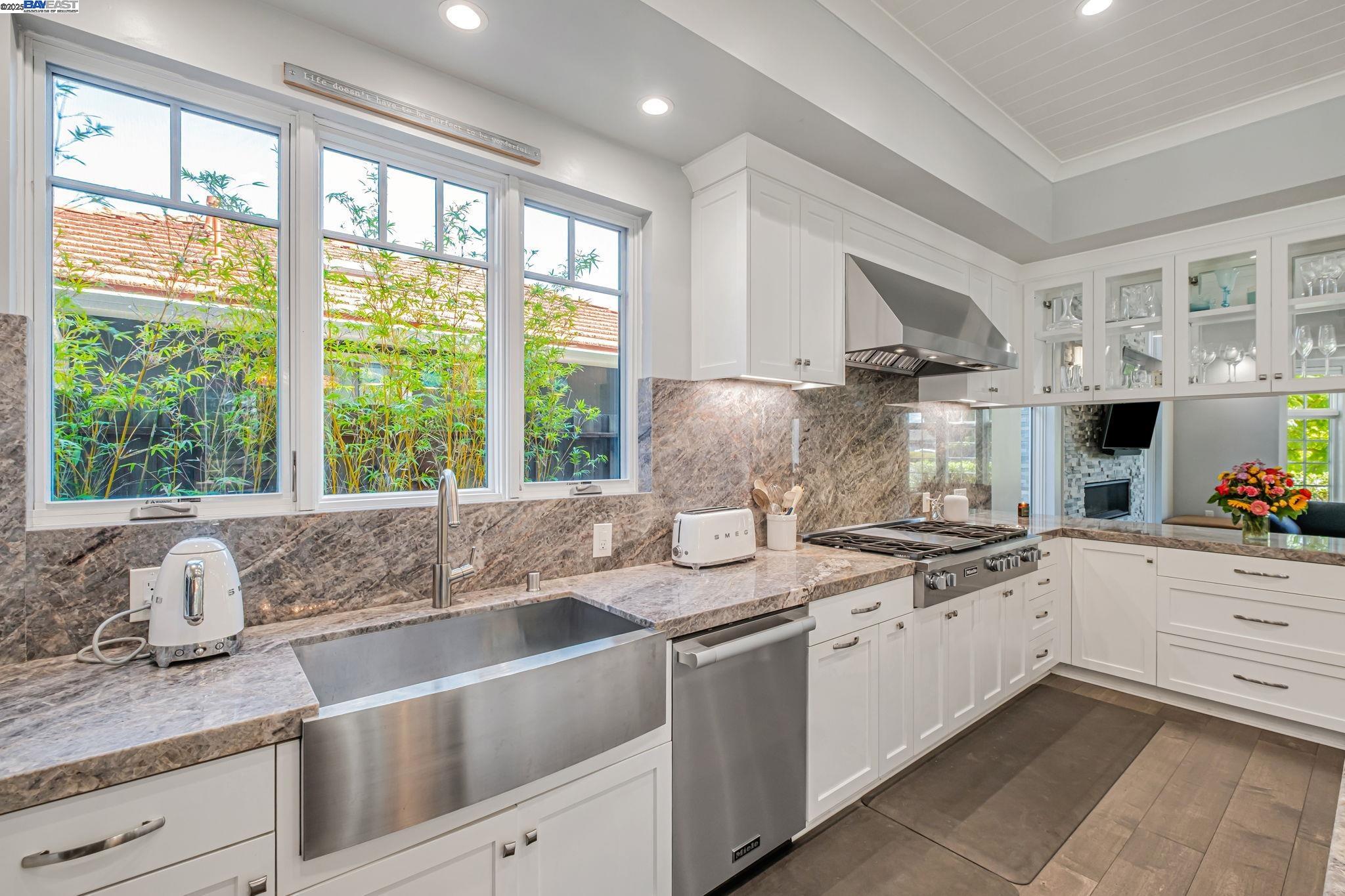 375 Hillview Dr
