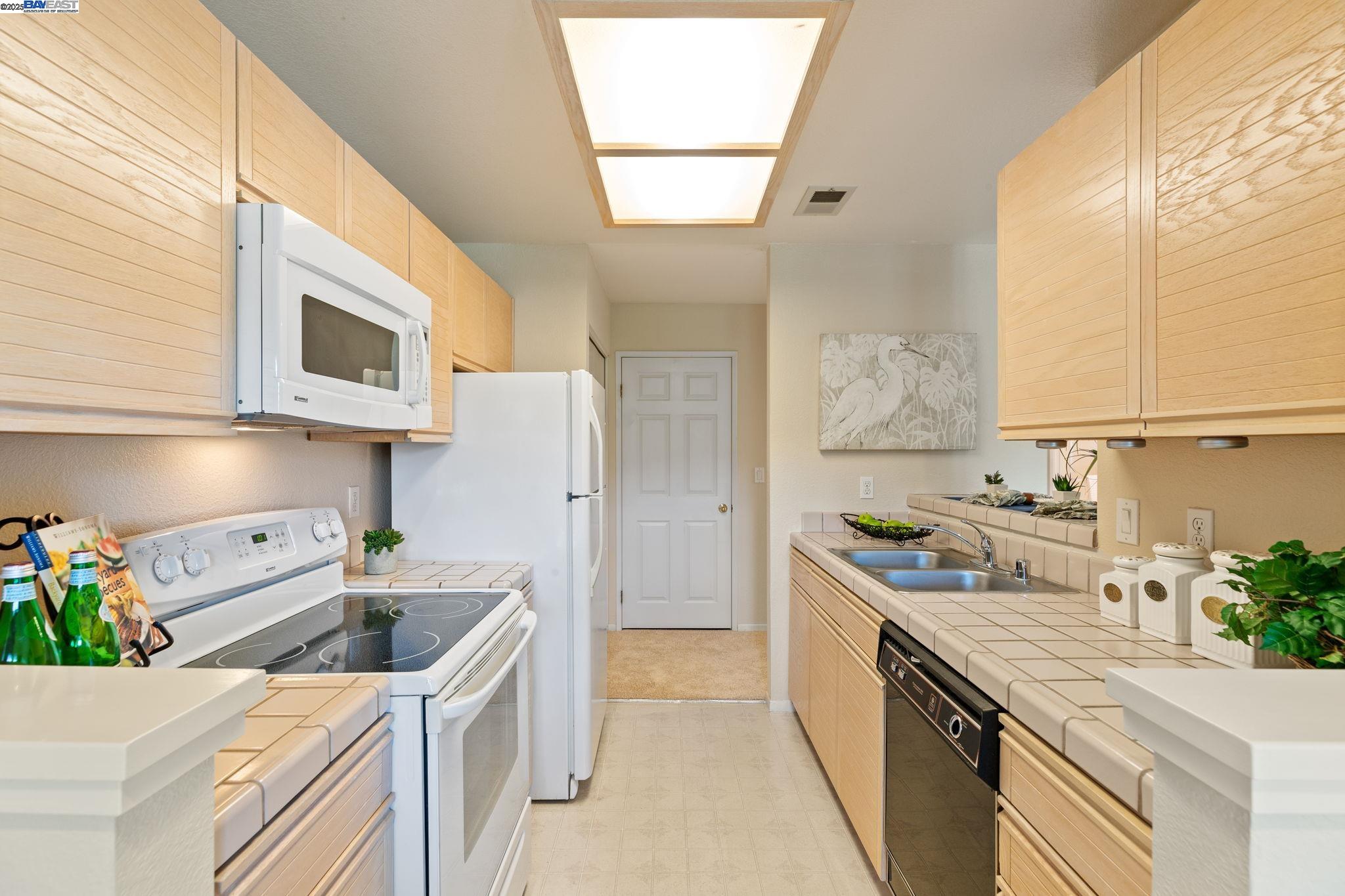 7710 Canyon Meadow Cir # D