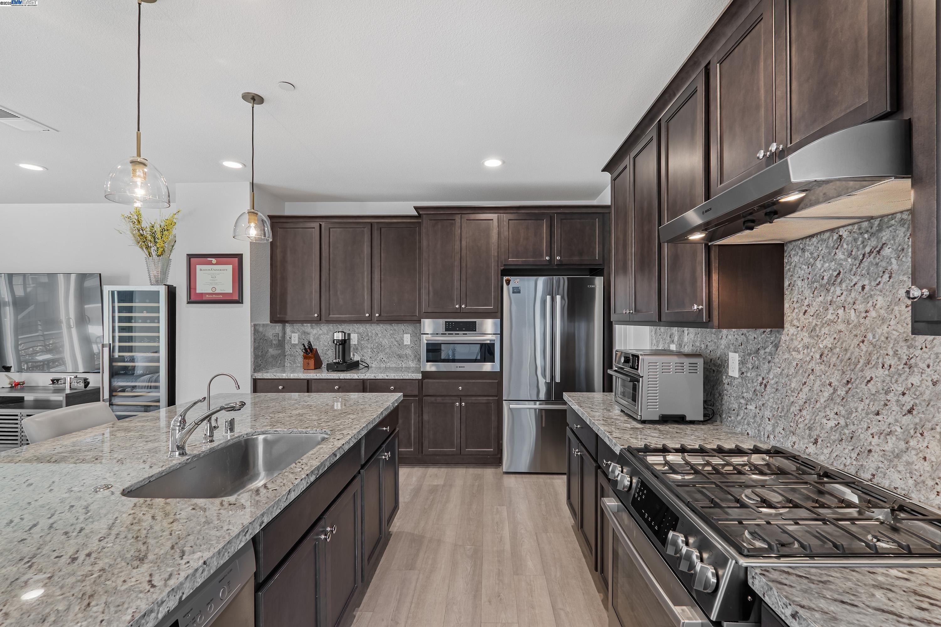 6013 Basaltina Pl