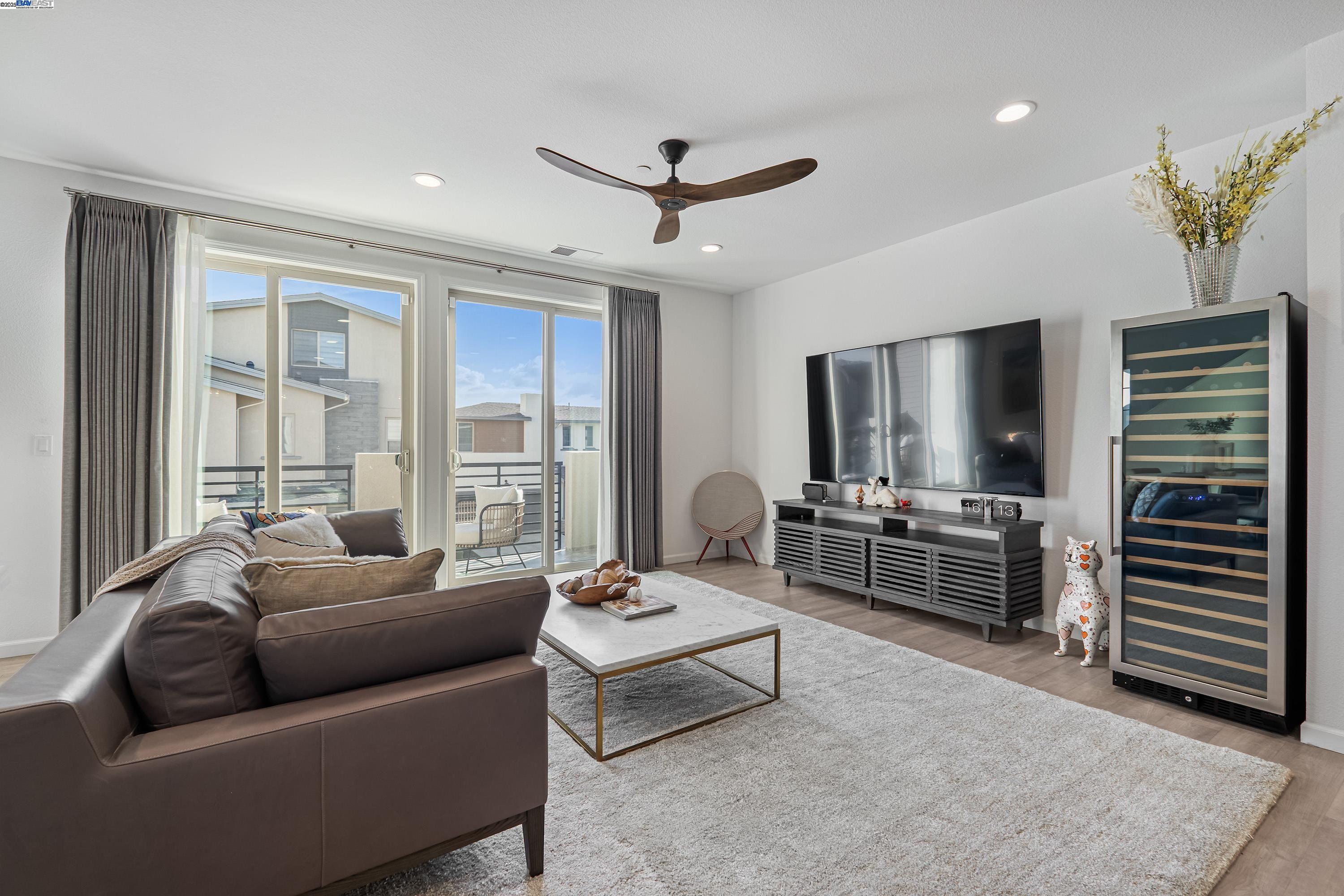 6013 Basaltina Pl