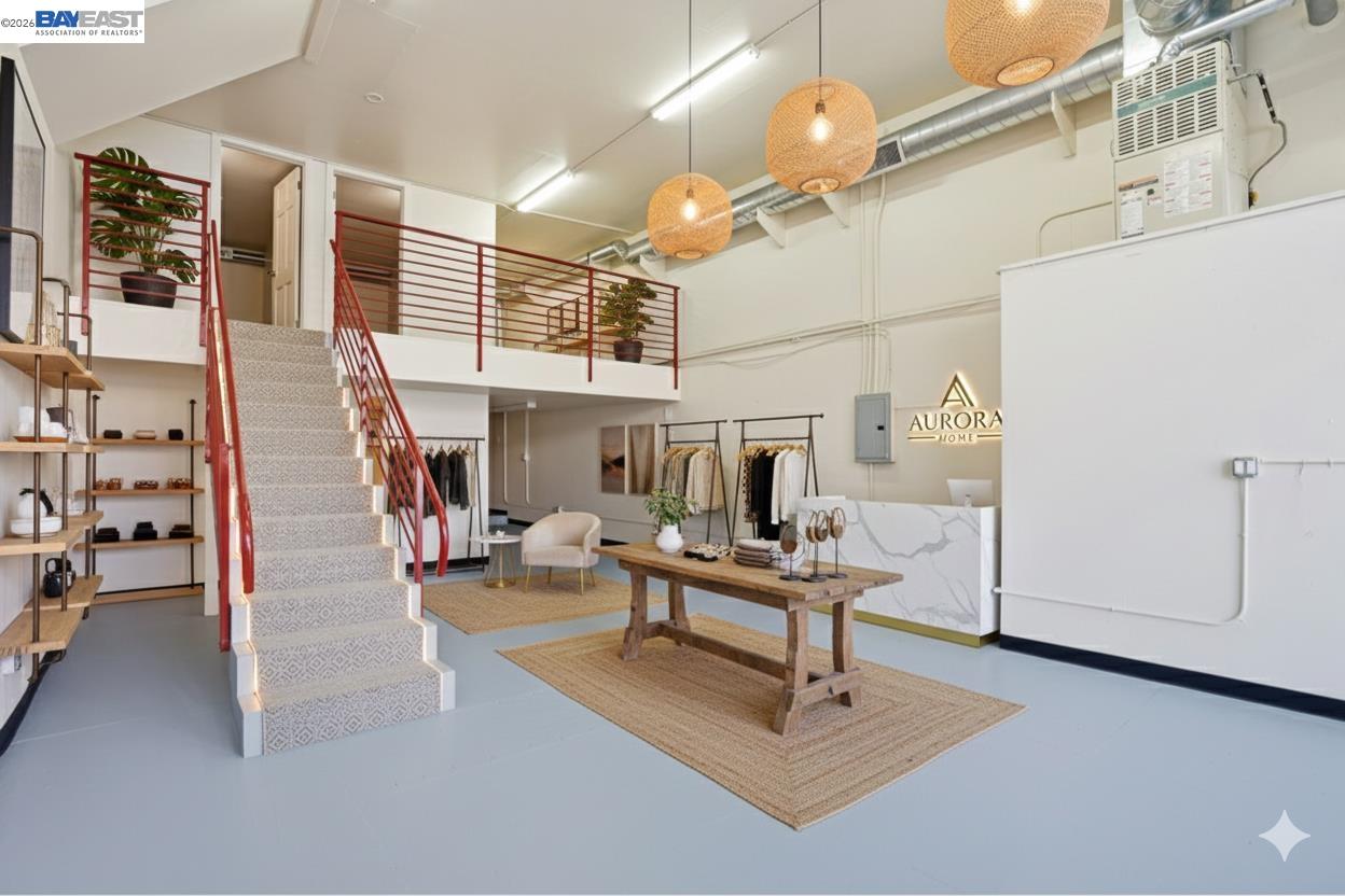 733 Loring Ave
