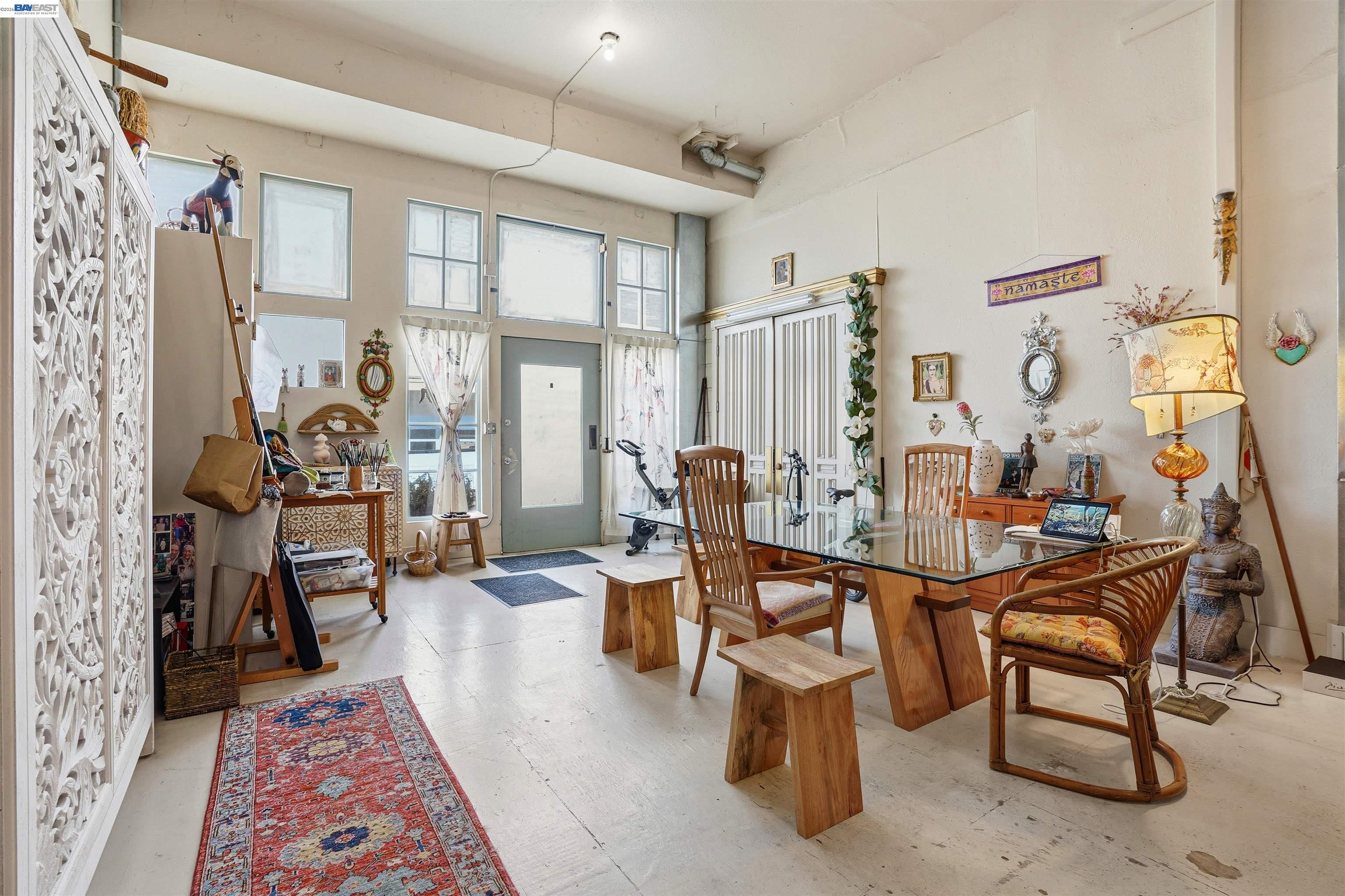 733 Loring Ave