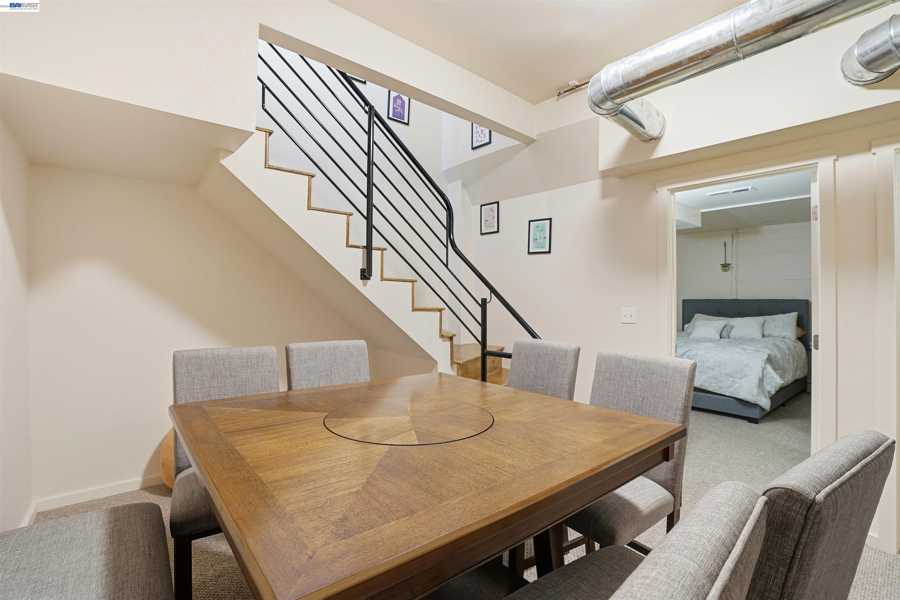 733 Loring Ave