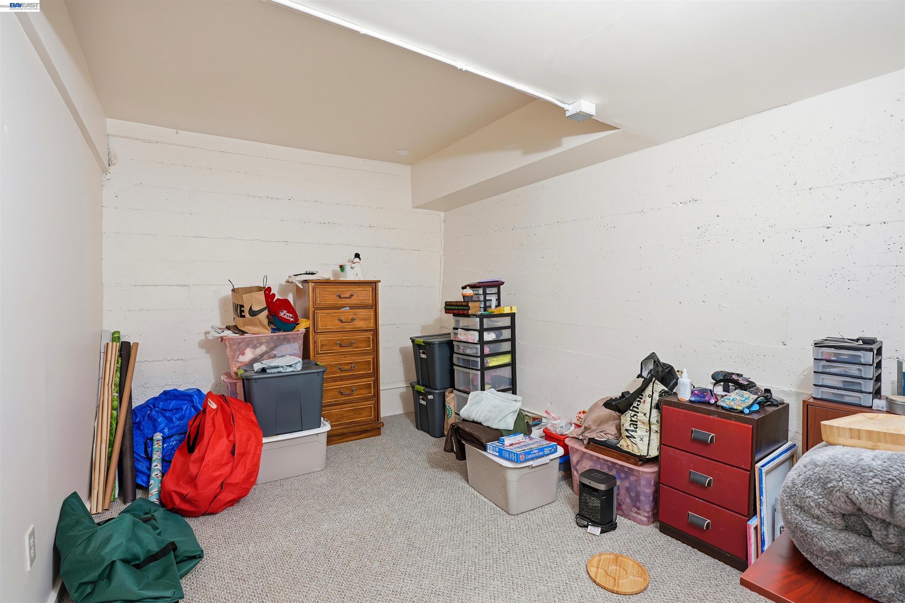 733 Loring Ave