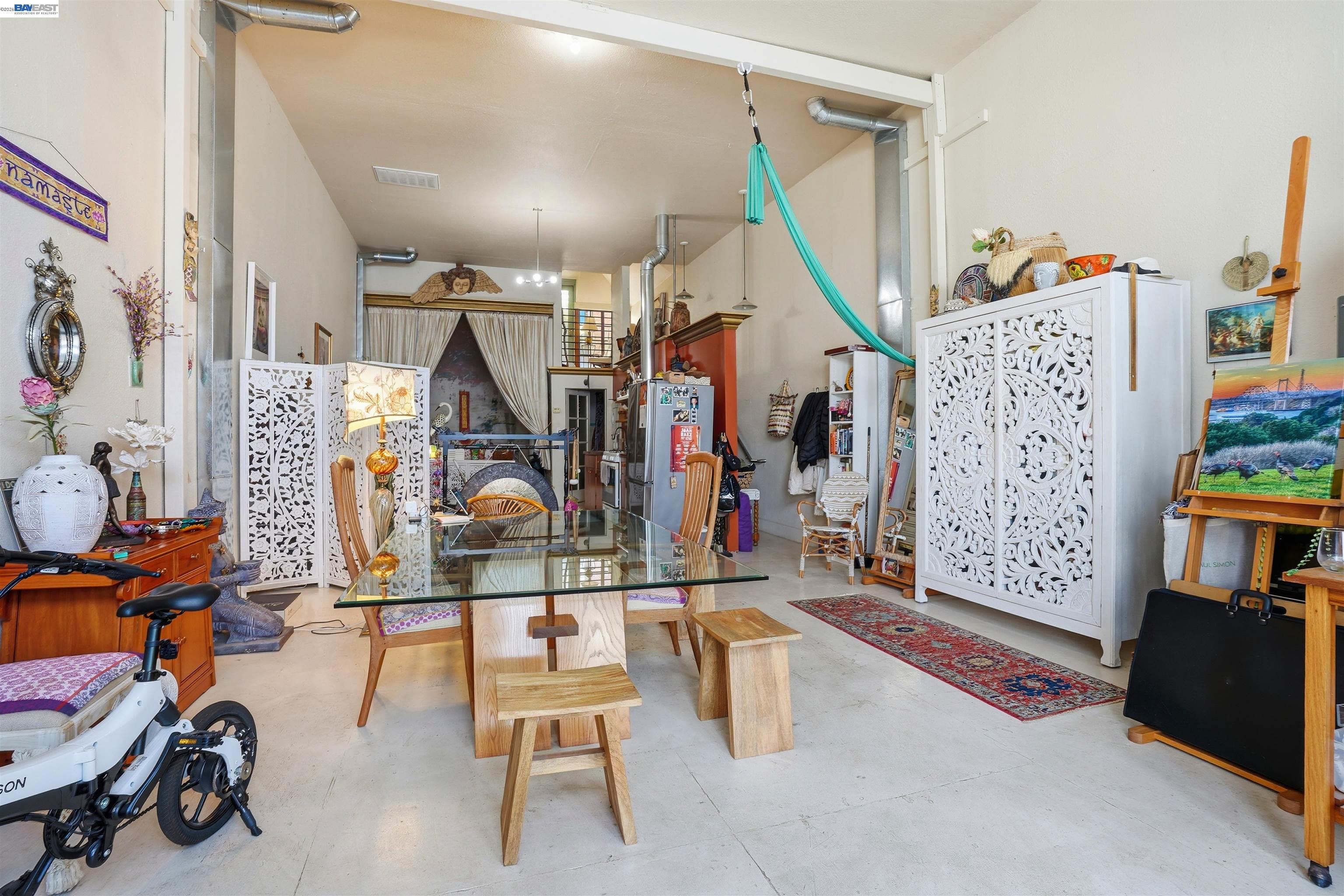 733 Loring Ave