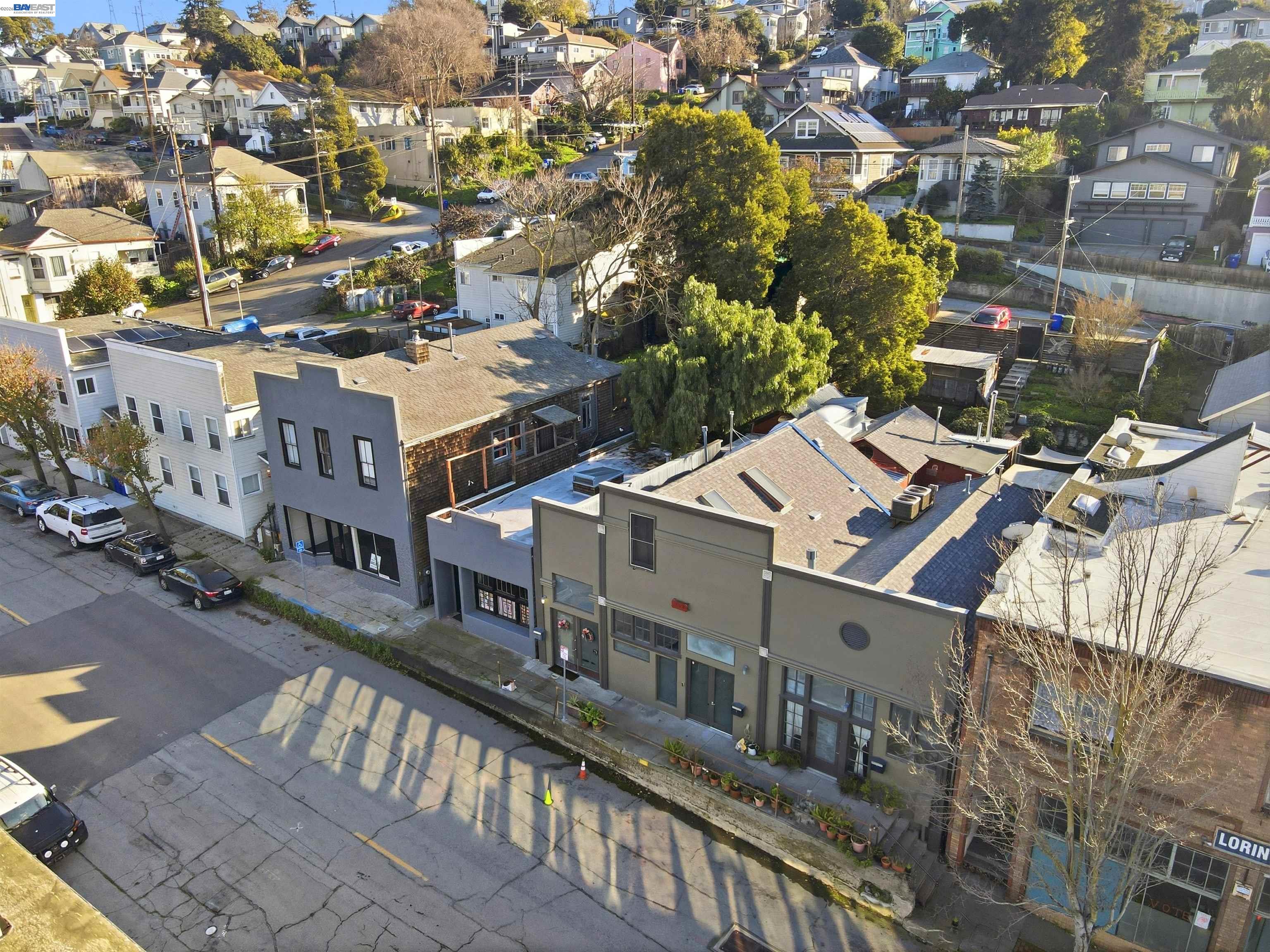 733 Loring Ave