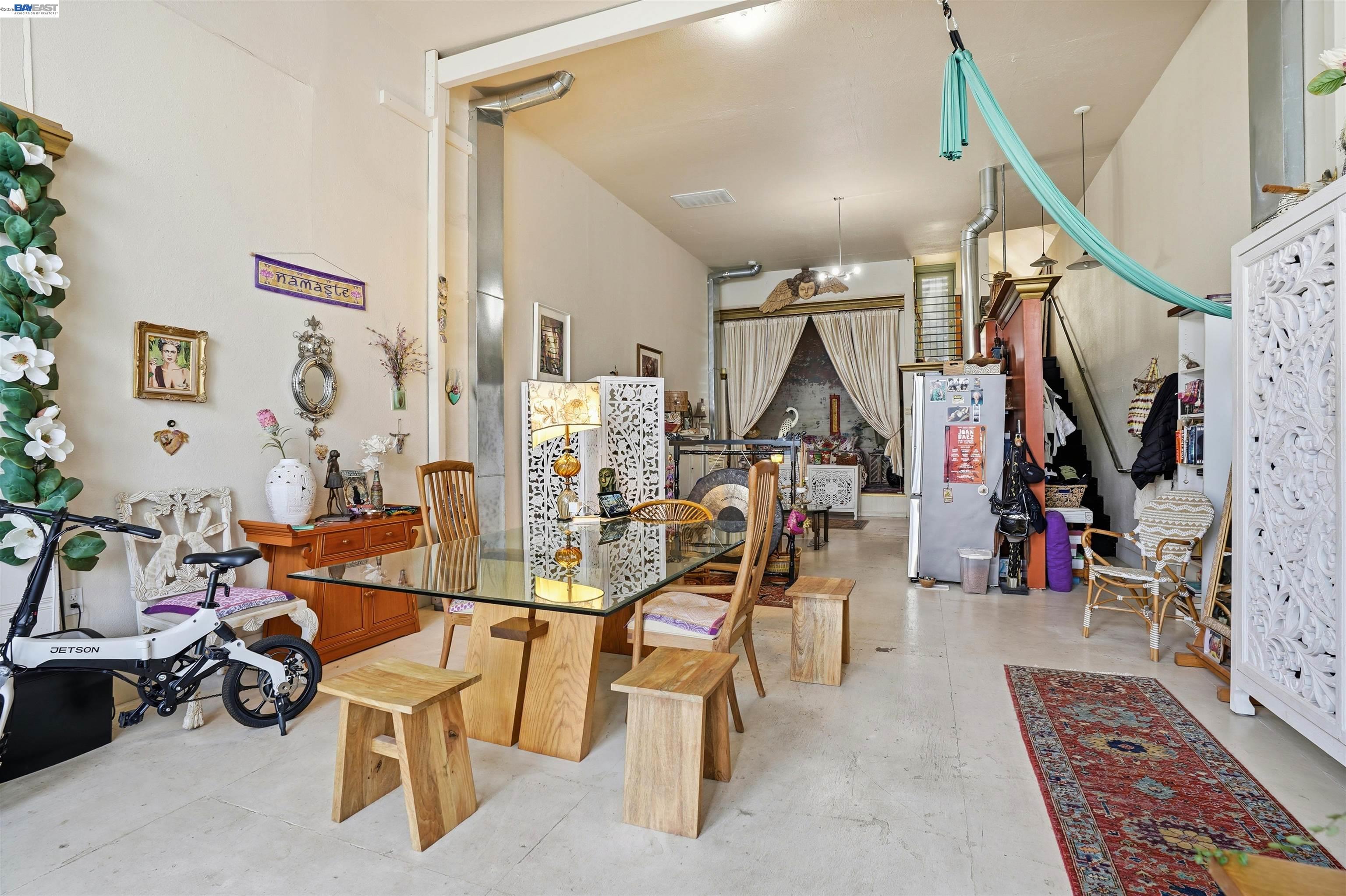 733 Loring Ave