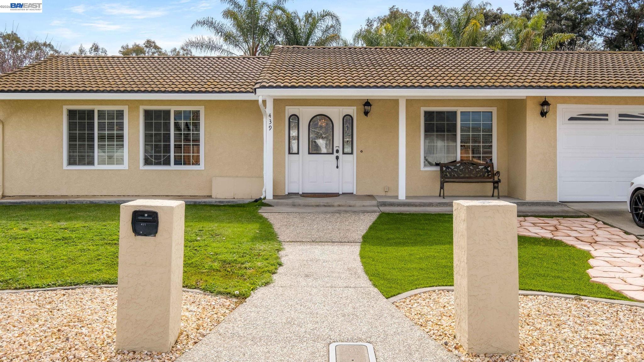 439 Hummingbird Ln