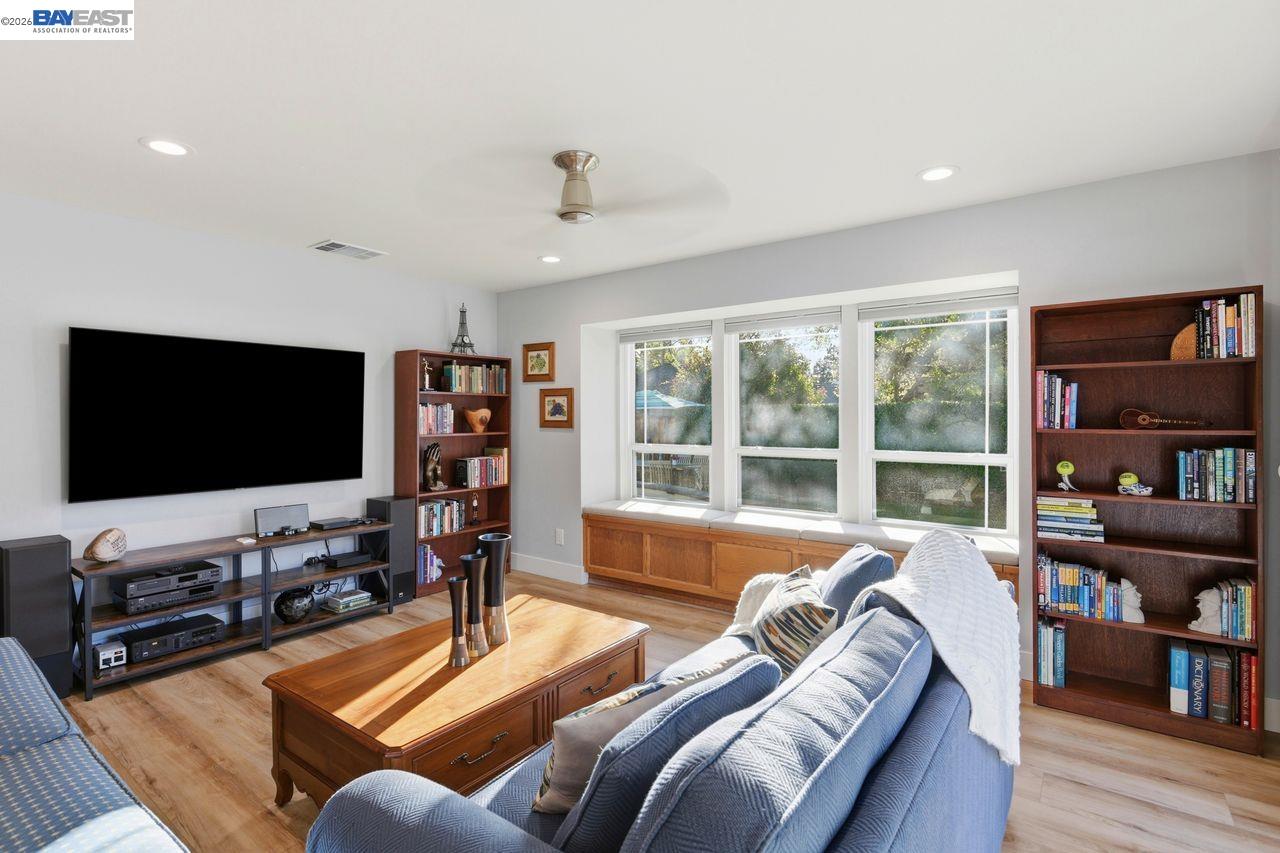 2124 Orion Ct