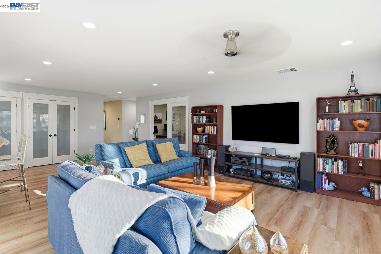 2124 Orion Ct