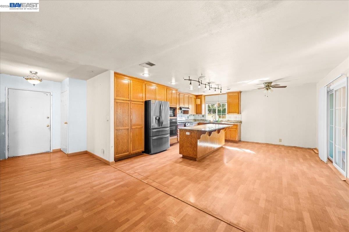 5954 Running Hills Ave