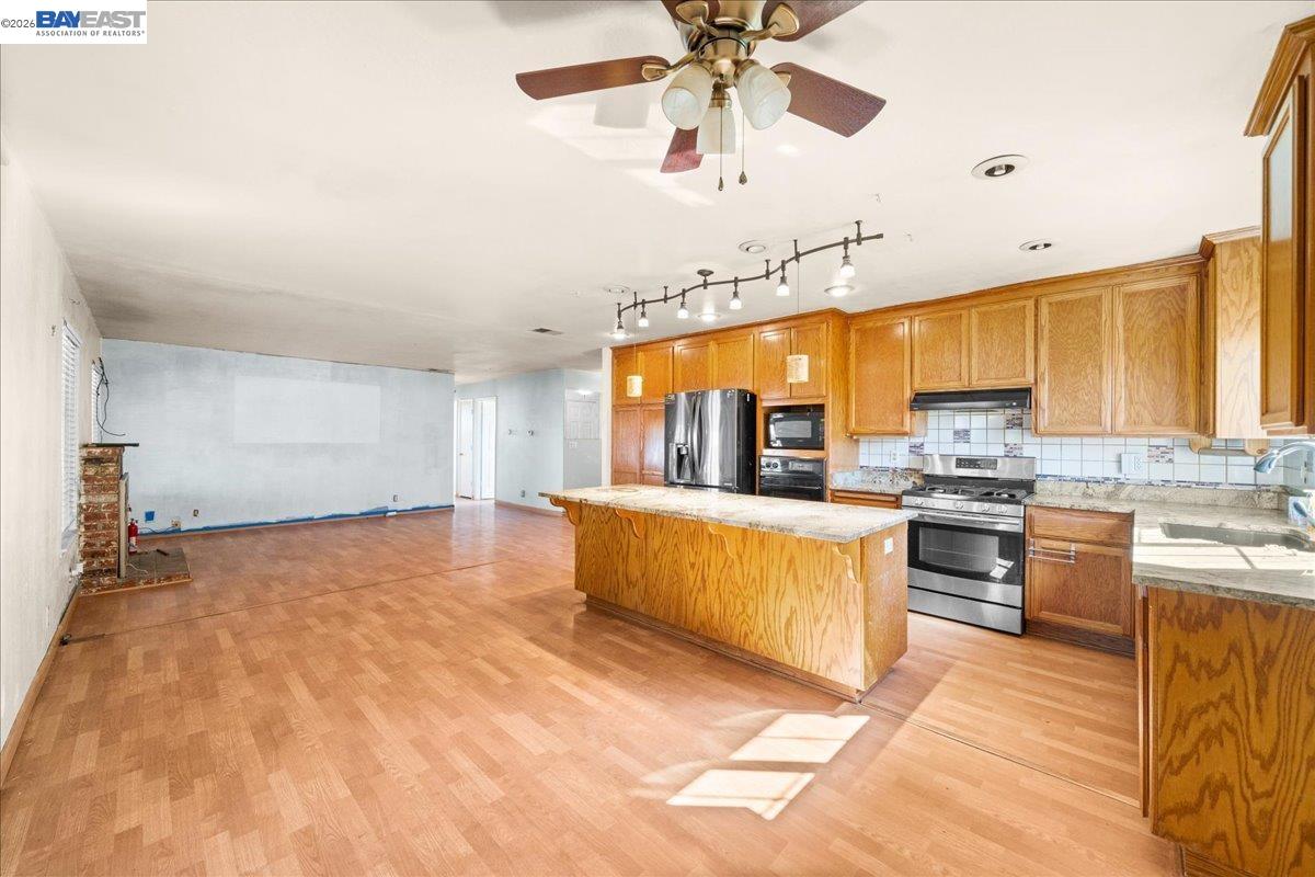 5954 Running Hills Ave