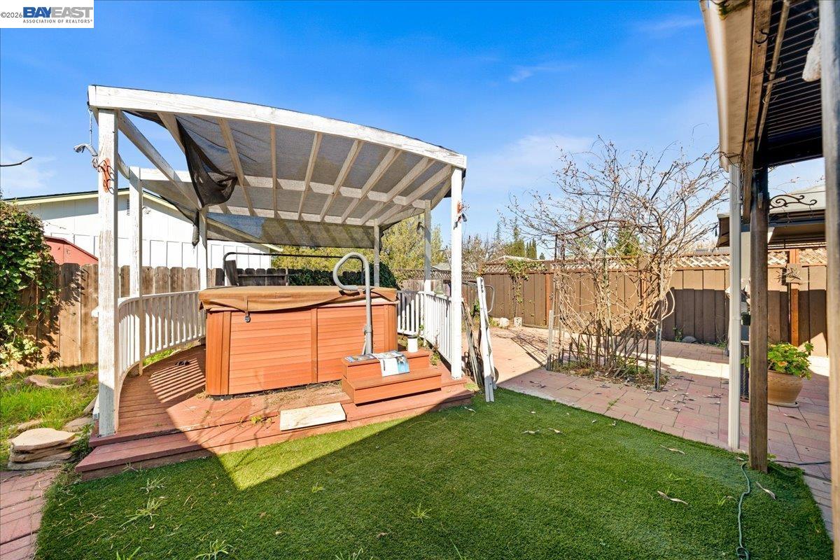 5954 Running Hills Ave