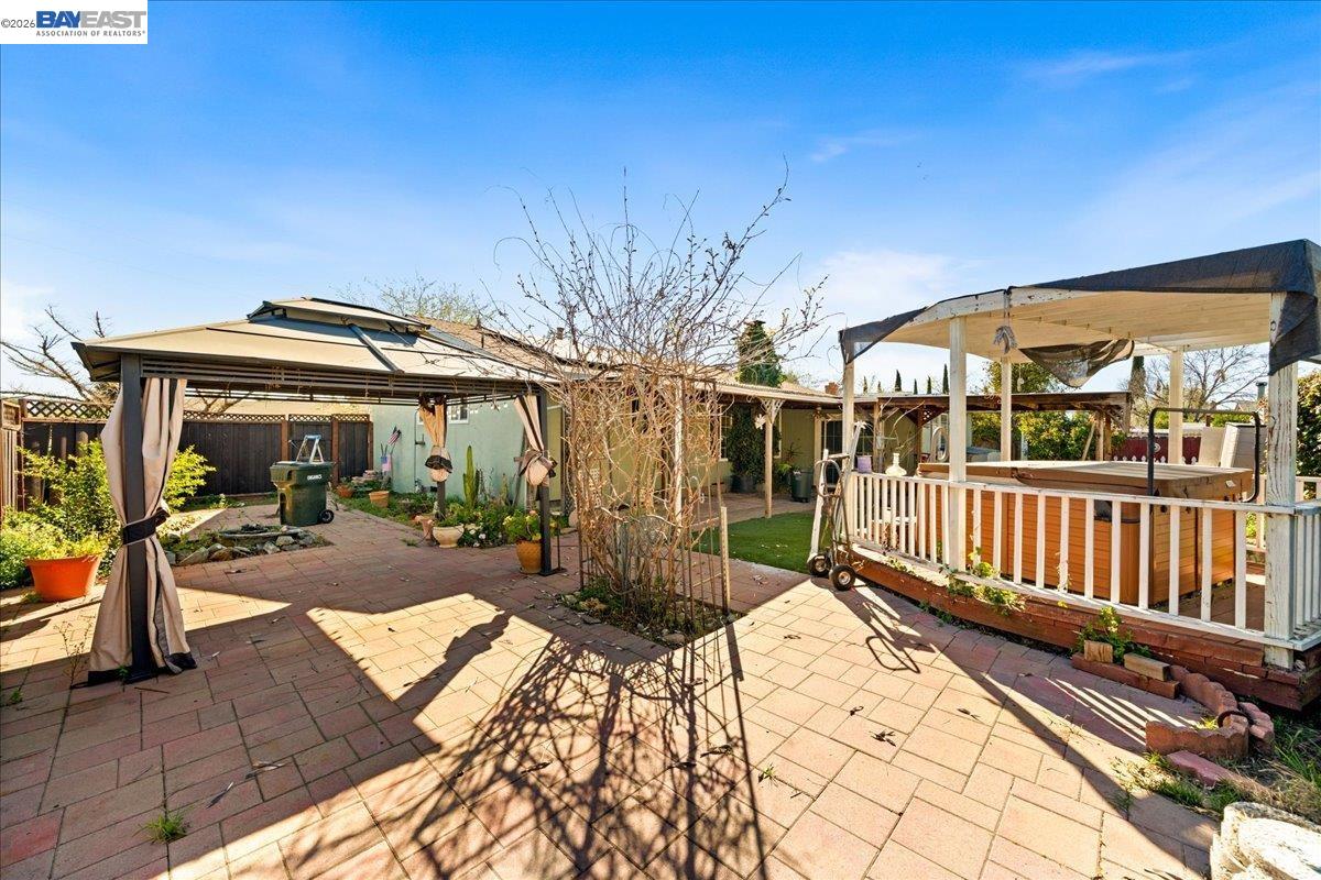 5954 Running Hills Ave