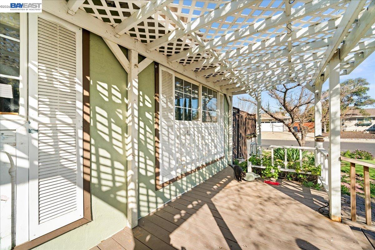 5954 Running Hills Ave