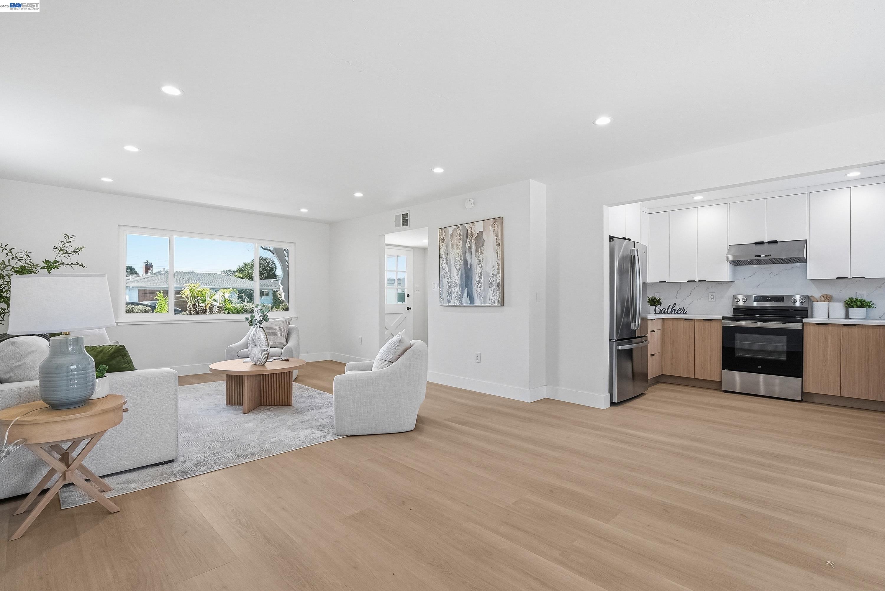 3221 Llano St