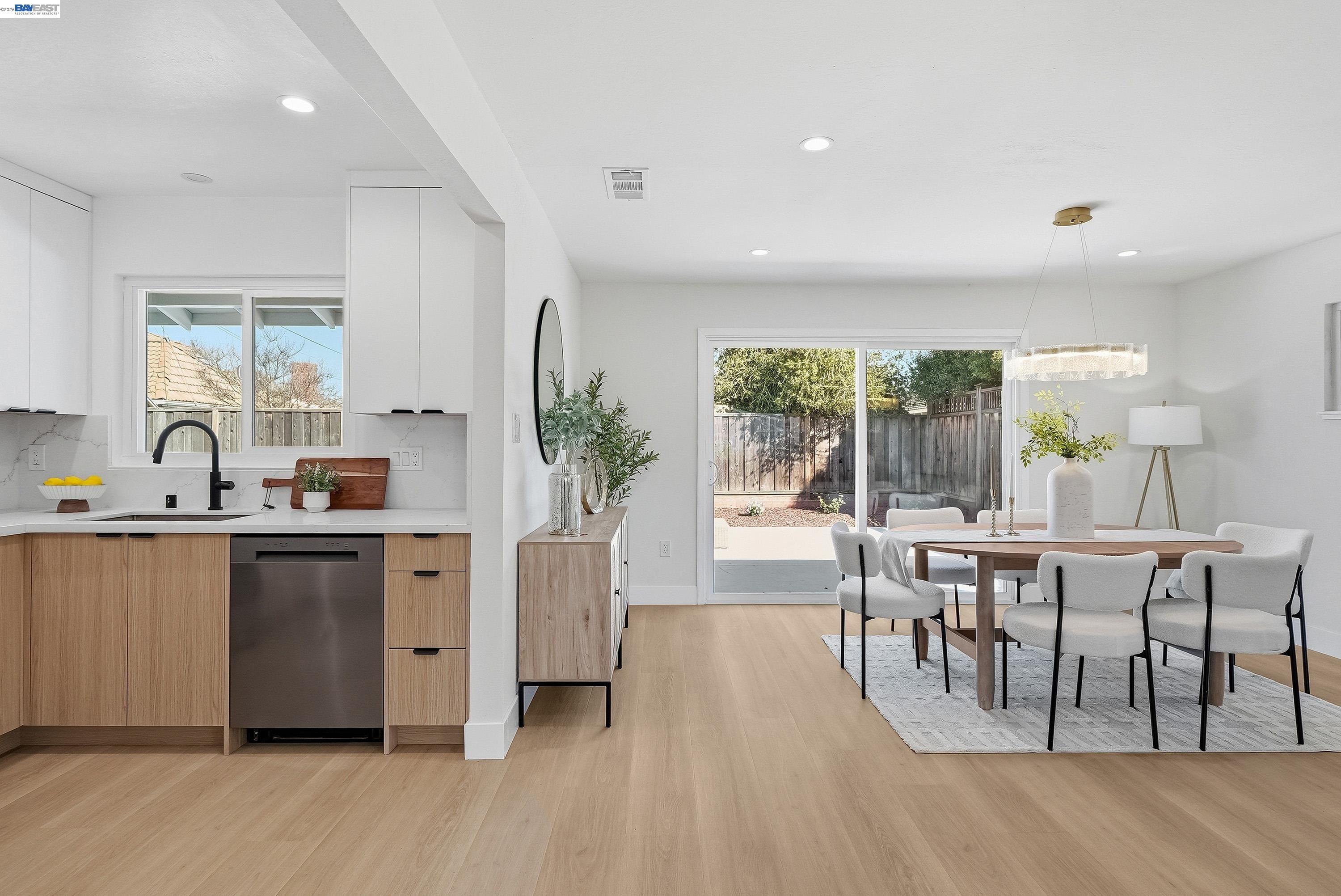 3221 Llano St