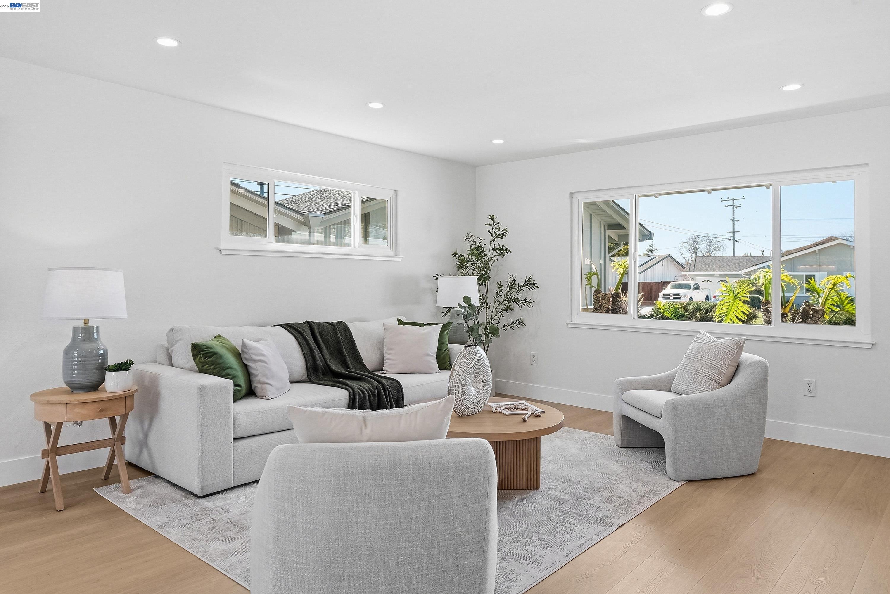 3221 Llano St