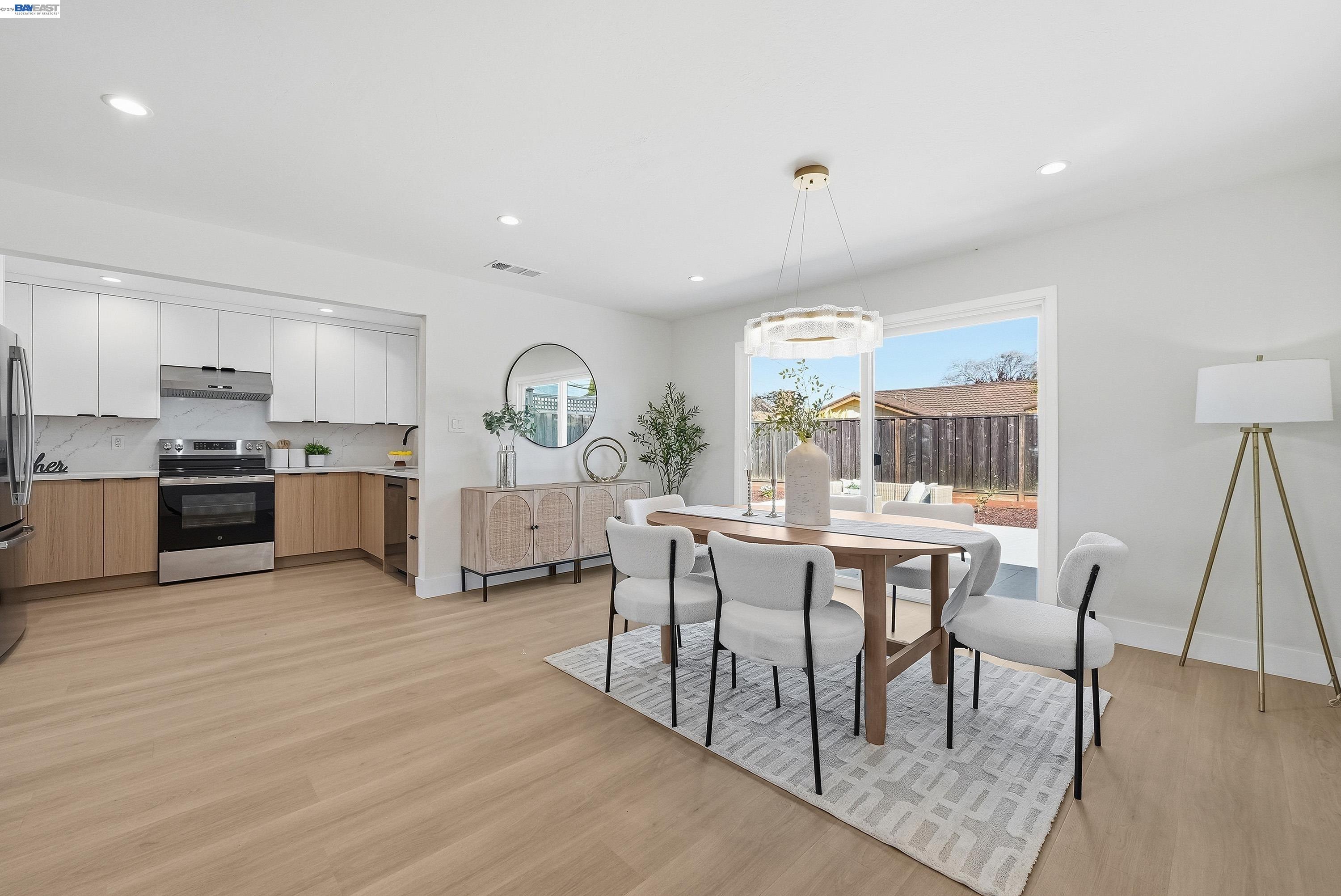 3221 Llano St