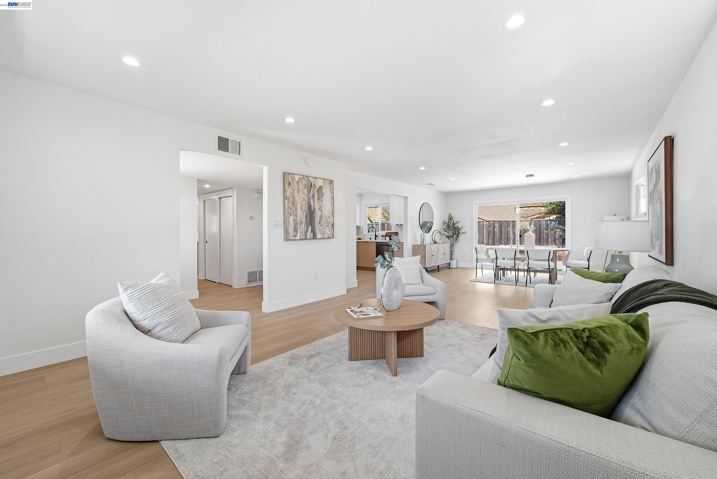 3221 Llano St