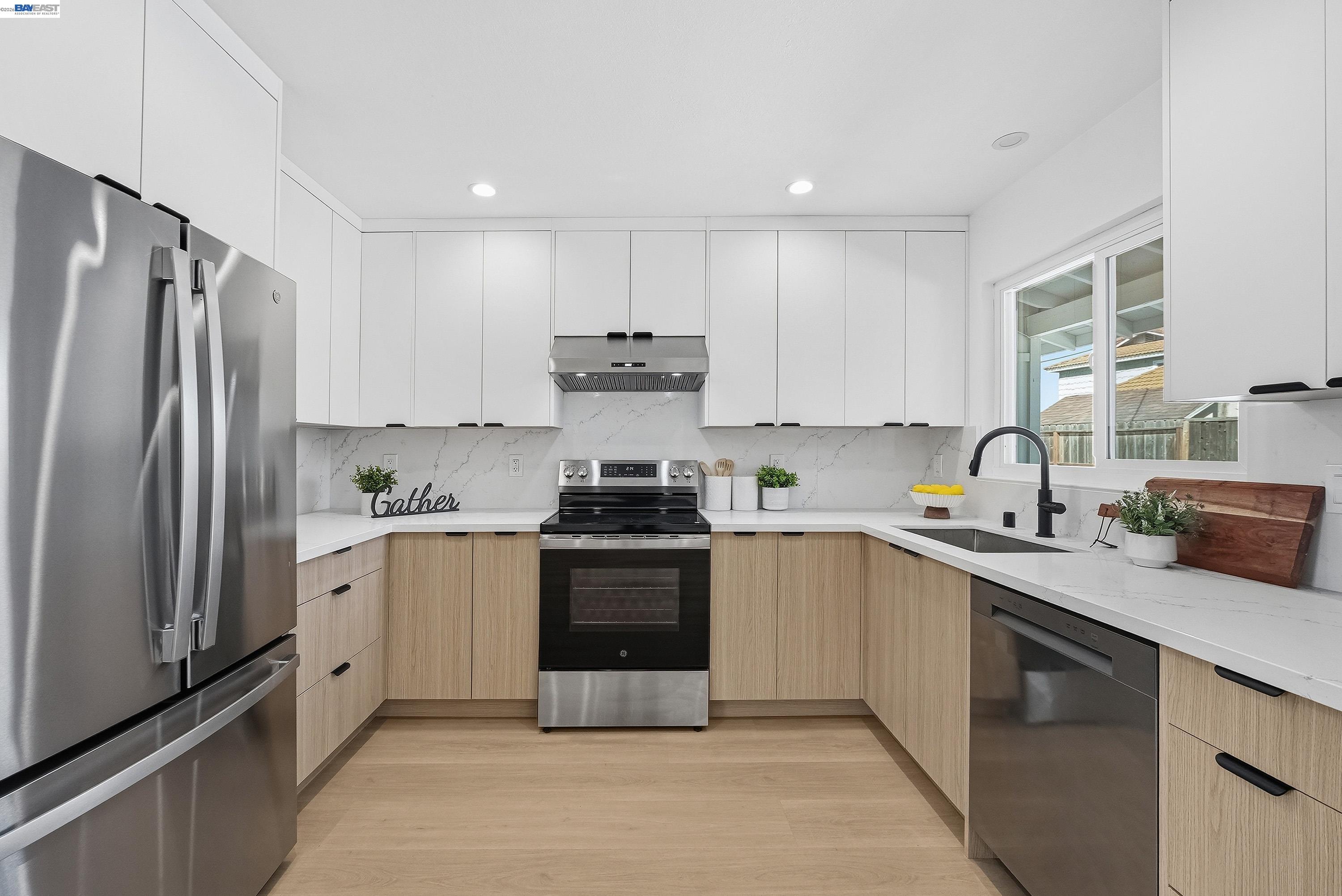 3221 Llano St