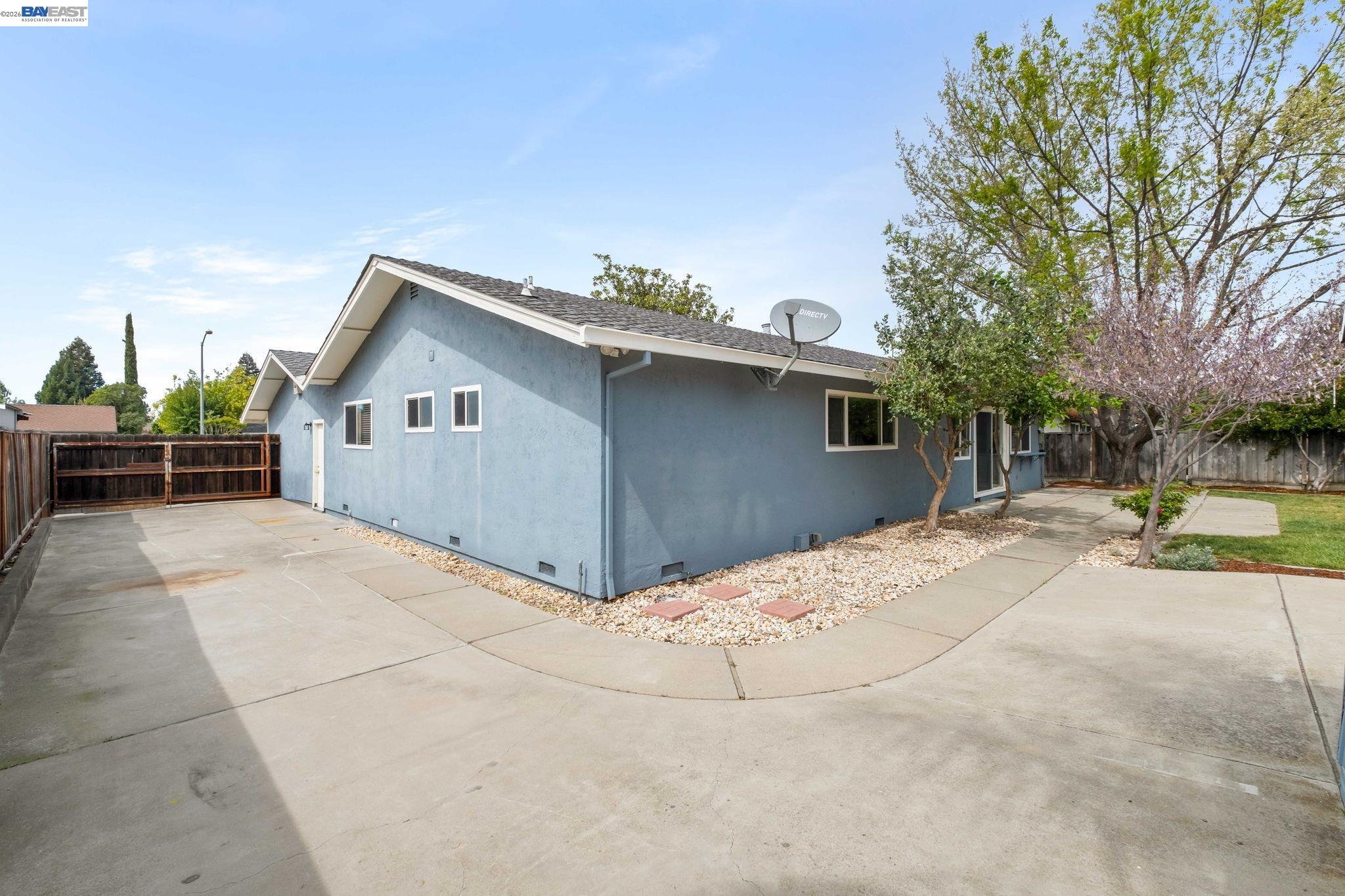 1166 Killarney St.