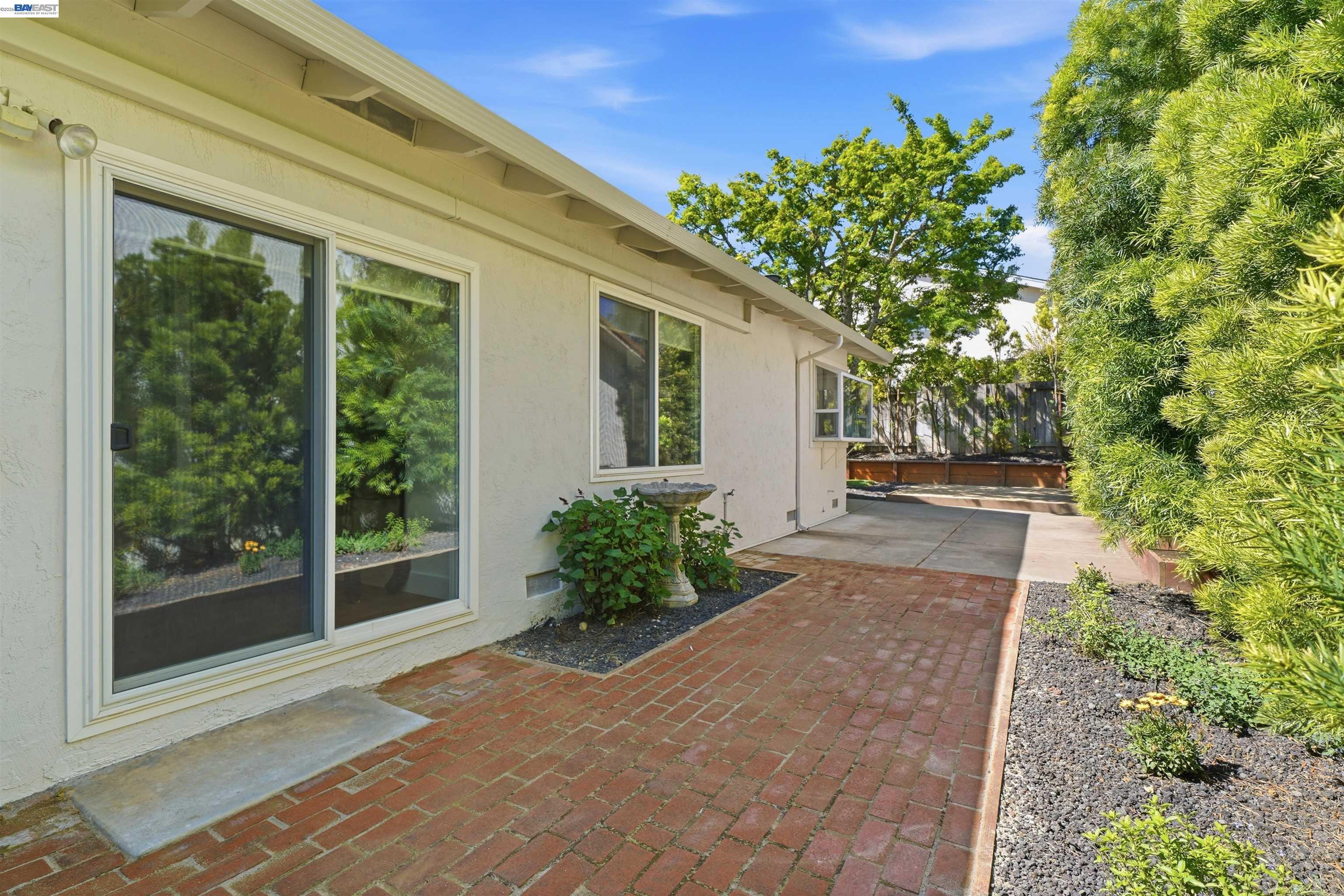 4350 Columbine Dr