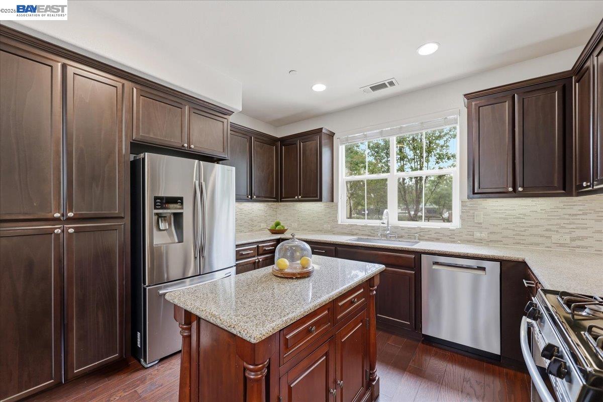 2048 Tarragon Rose Ct