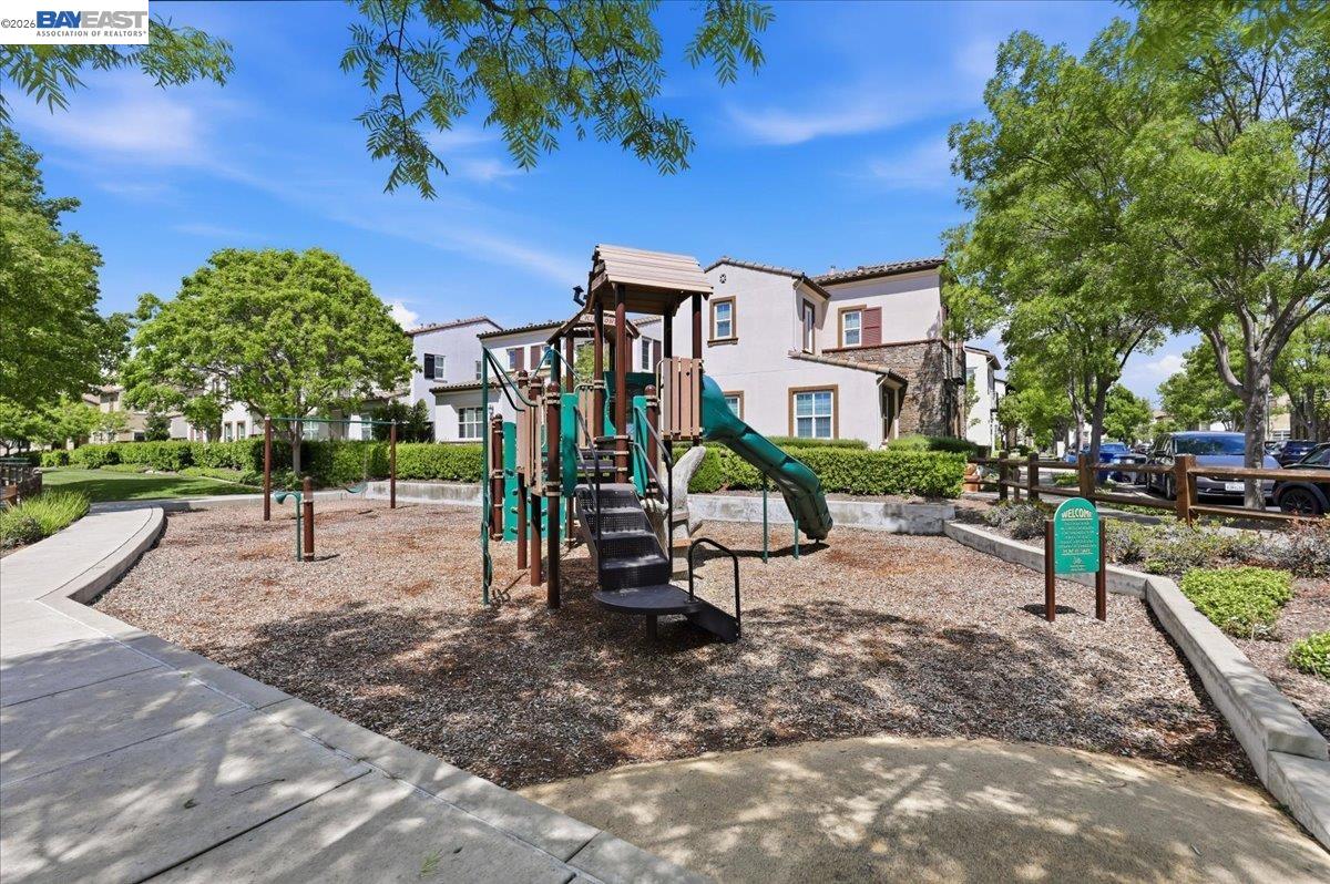 2048 Tarragon Rose Ct