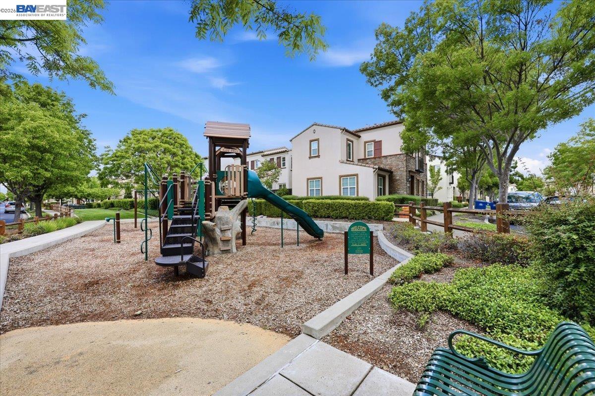 2048 Tarragon Rose Ct
