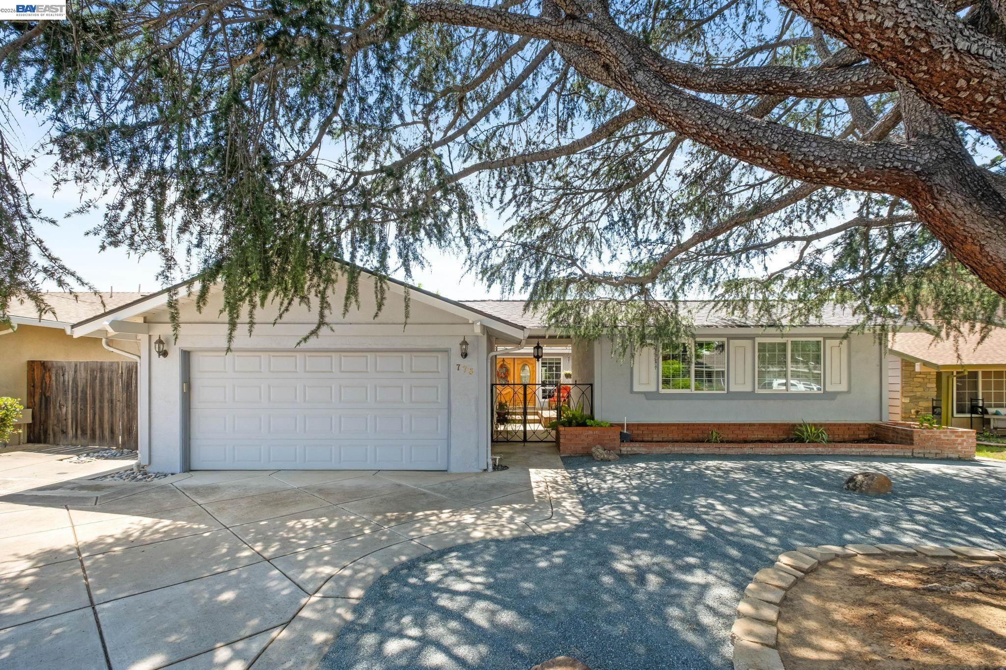 775 Catalina Dr