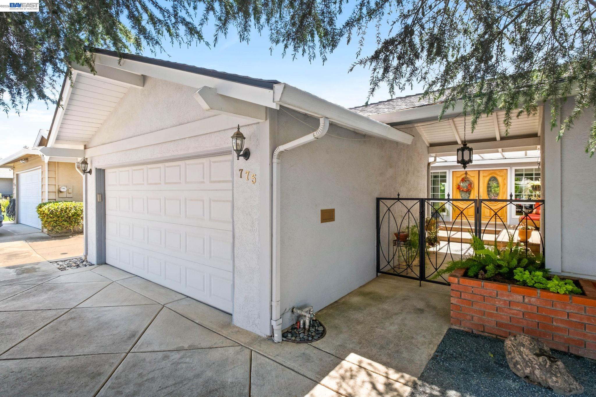775 Catalina Dr