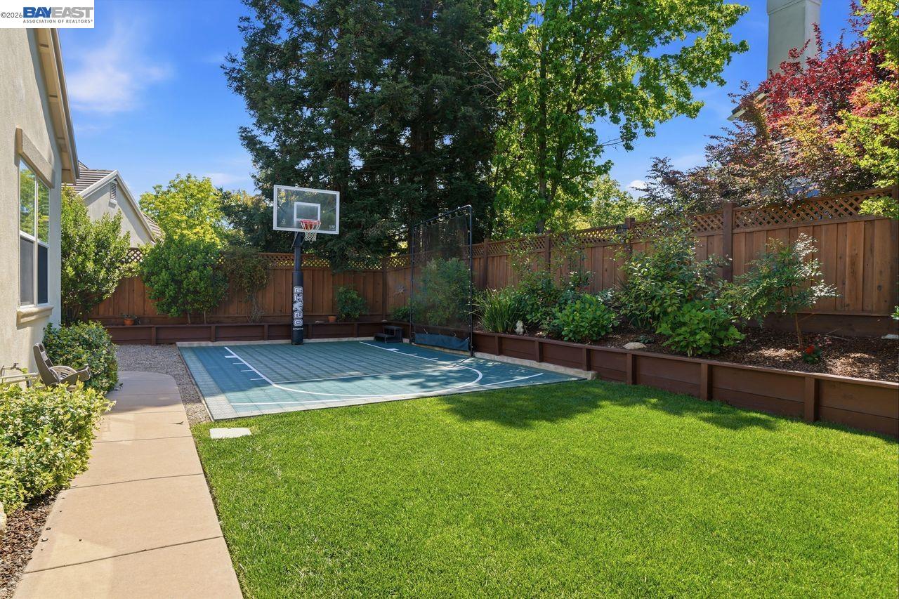 453 Old Oak Rd