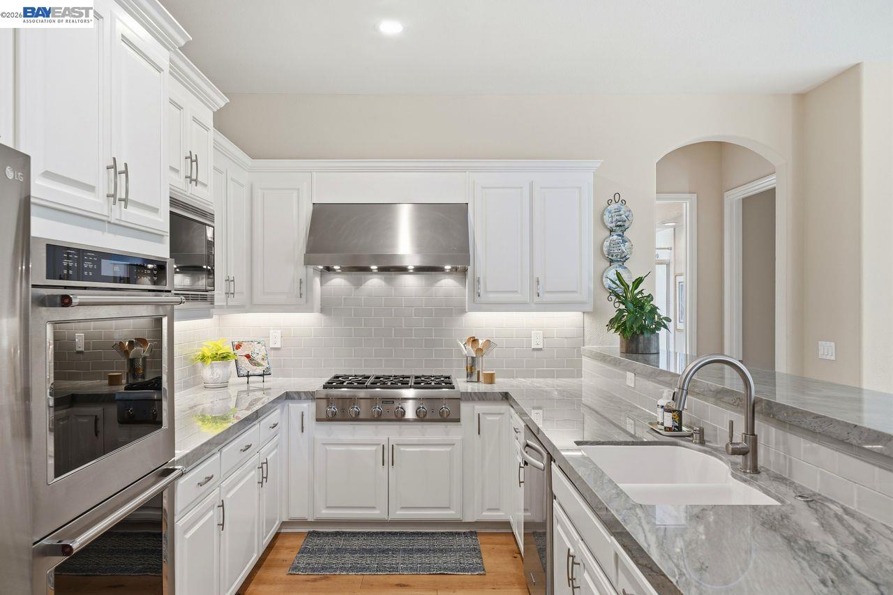453 Old Oak Rd