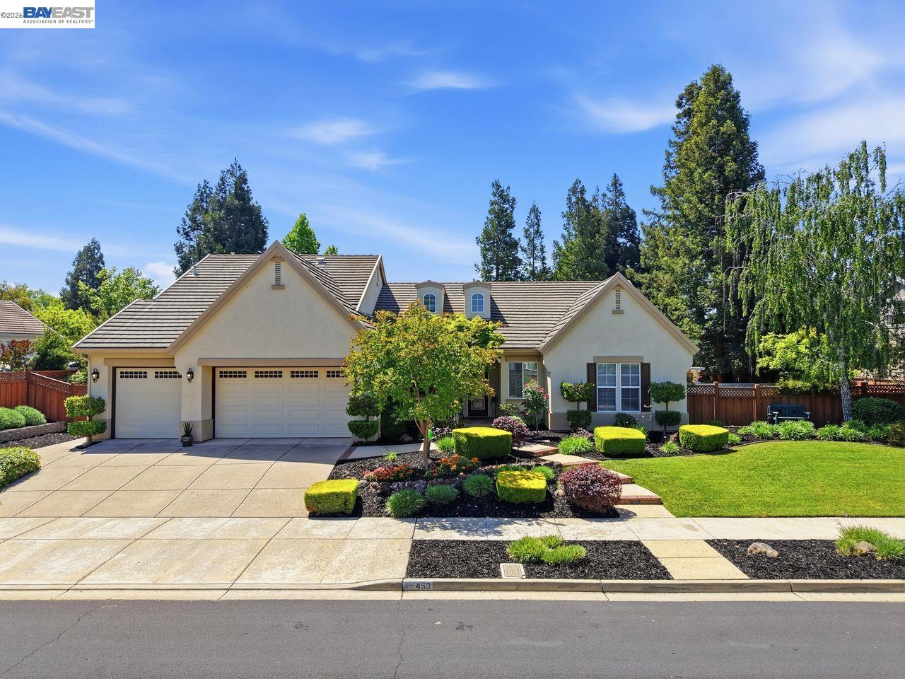453 Old Oak Rd