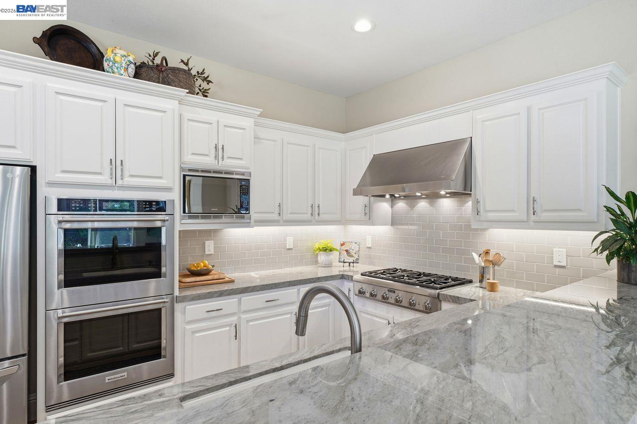 453 Old Oak Rd