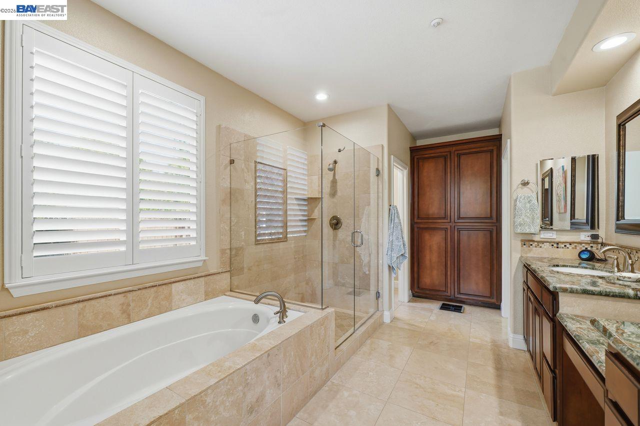 453 Old Oak Rd