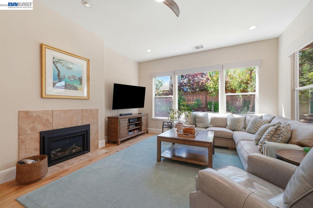 453 Old Oak Rd
