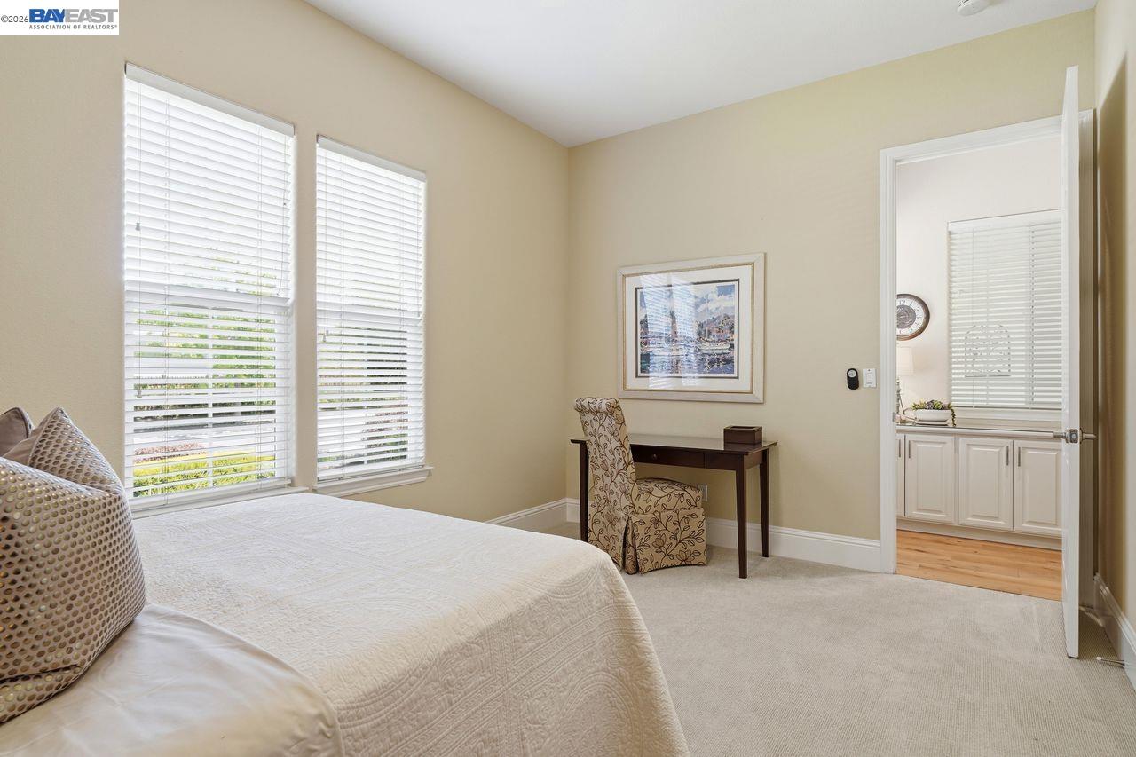 453 Old Oak Rd