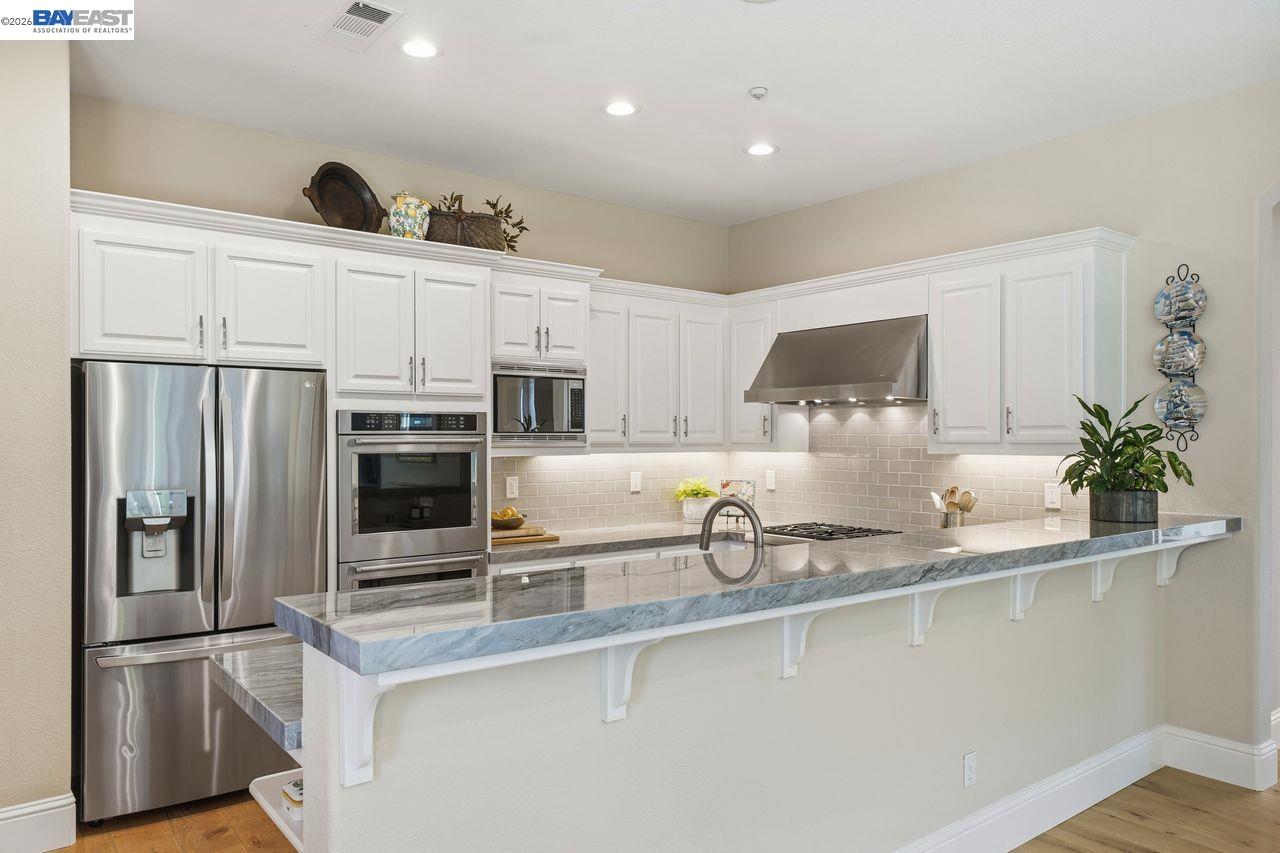 453 Old Oak Rd