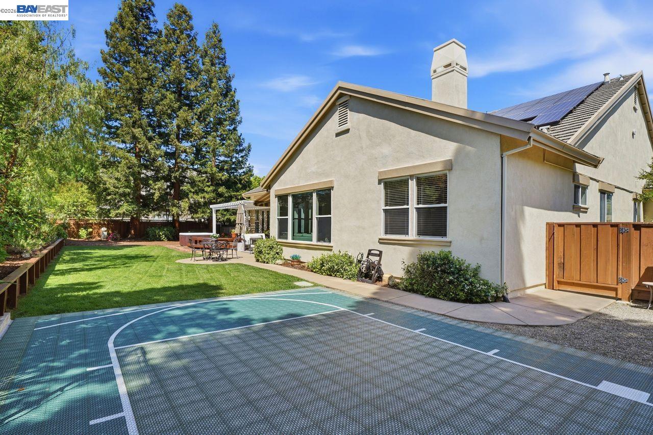 453 Old Oak Rd