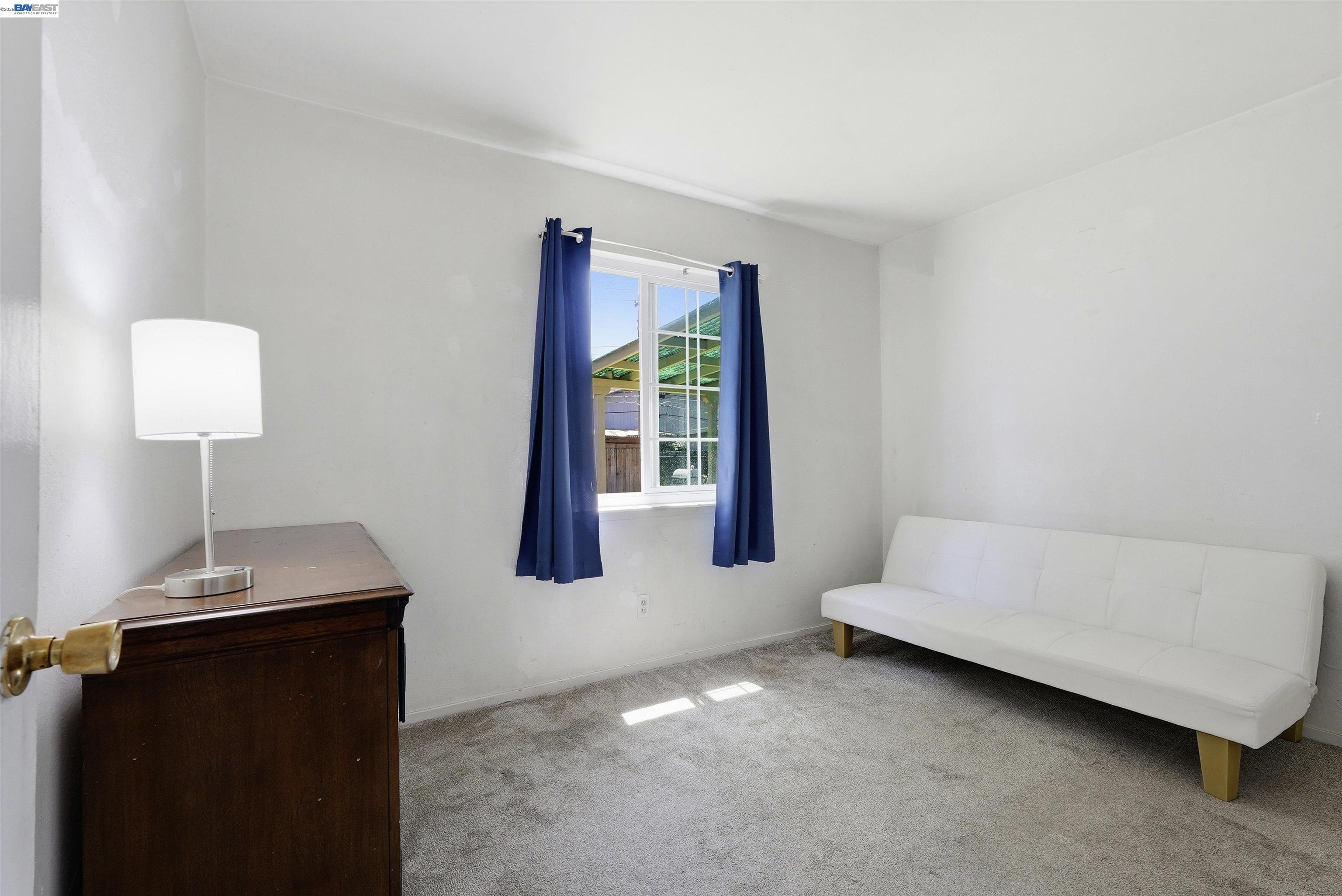 4546 Freeway Cir