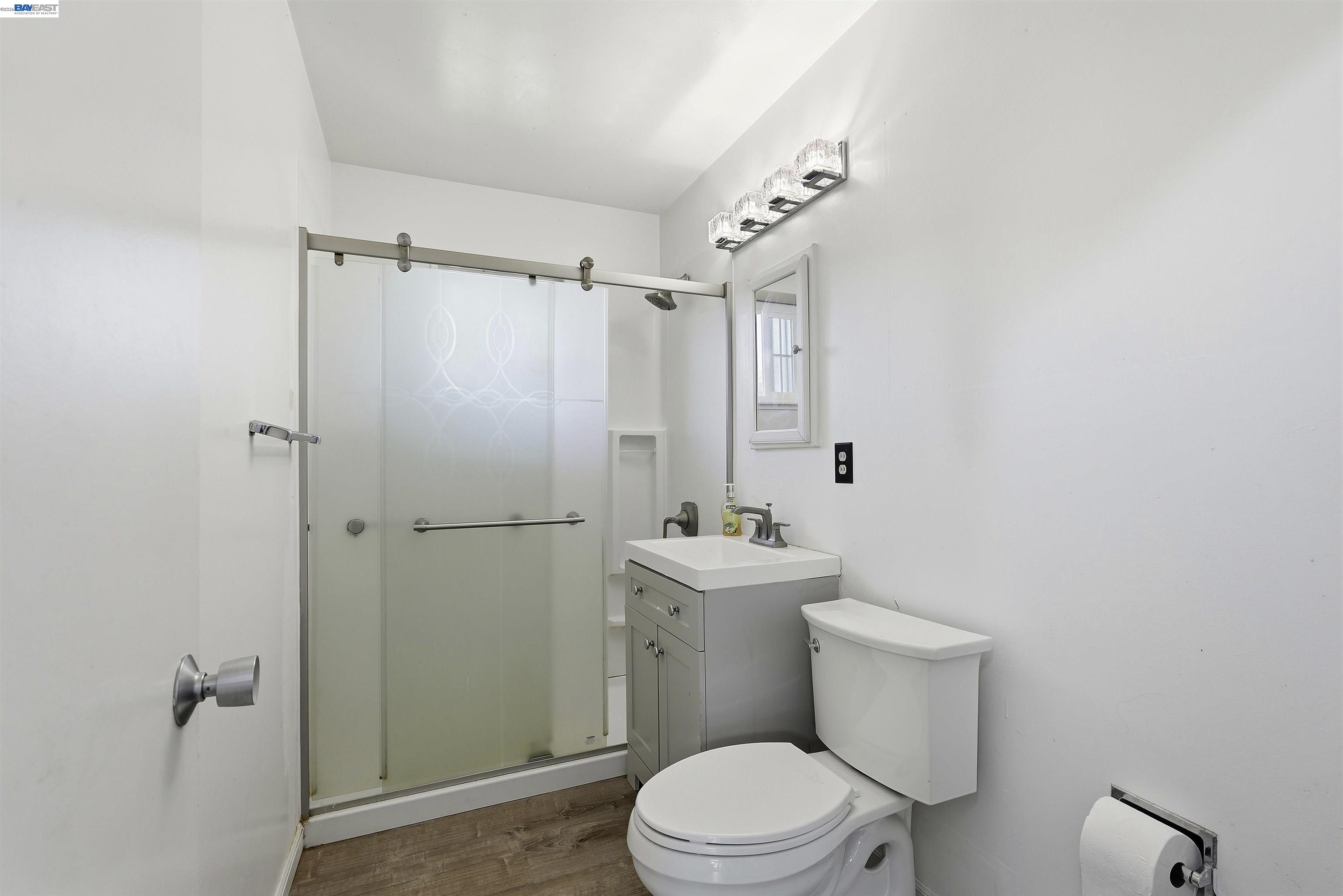4546 Freeway Cir