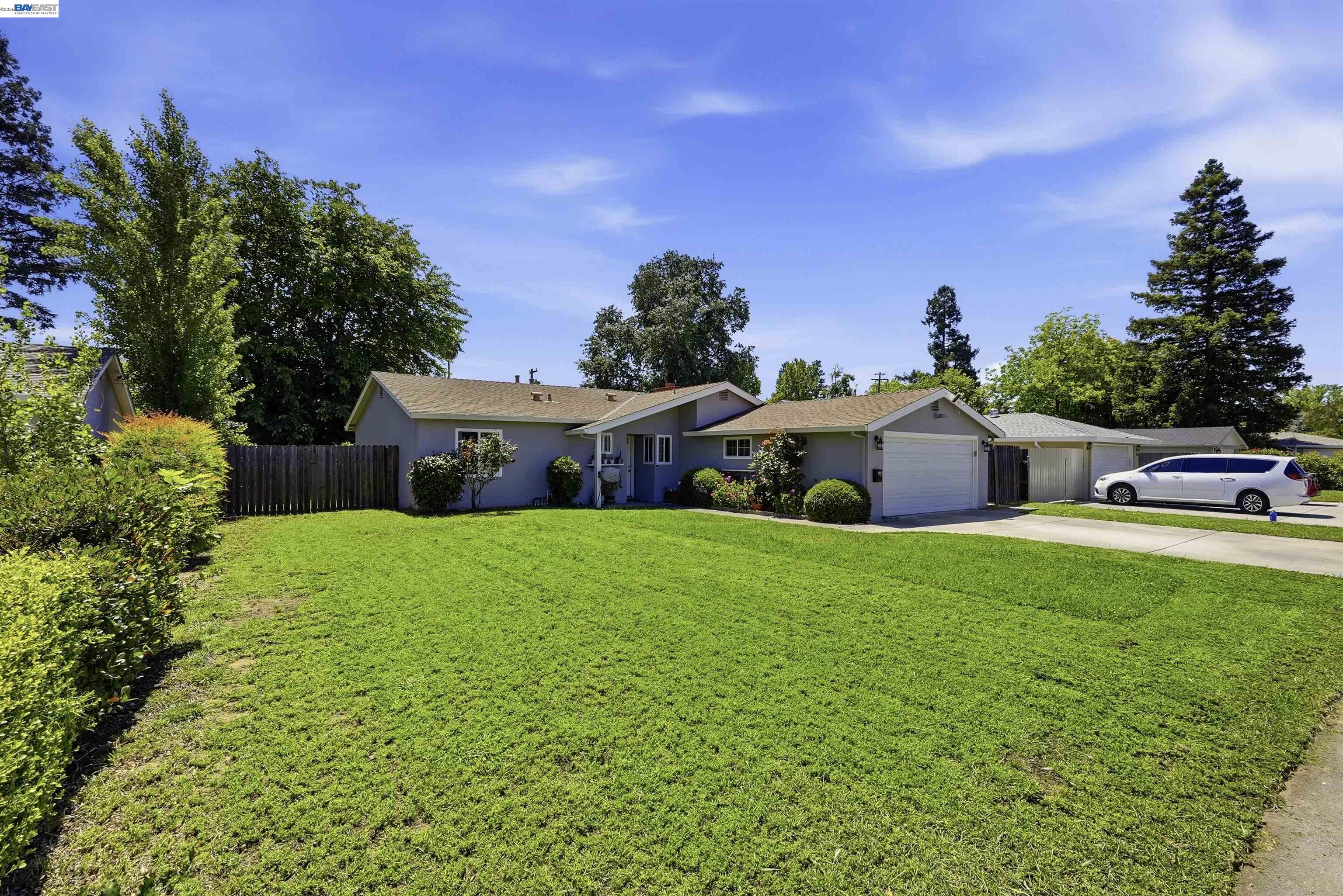 4546 Freeway Cir